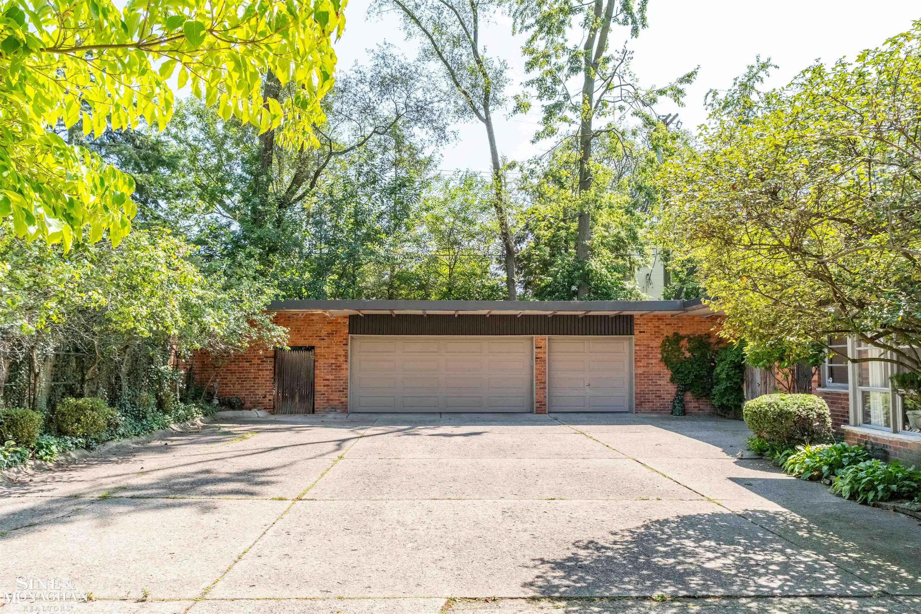 280 Vincennes Place