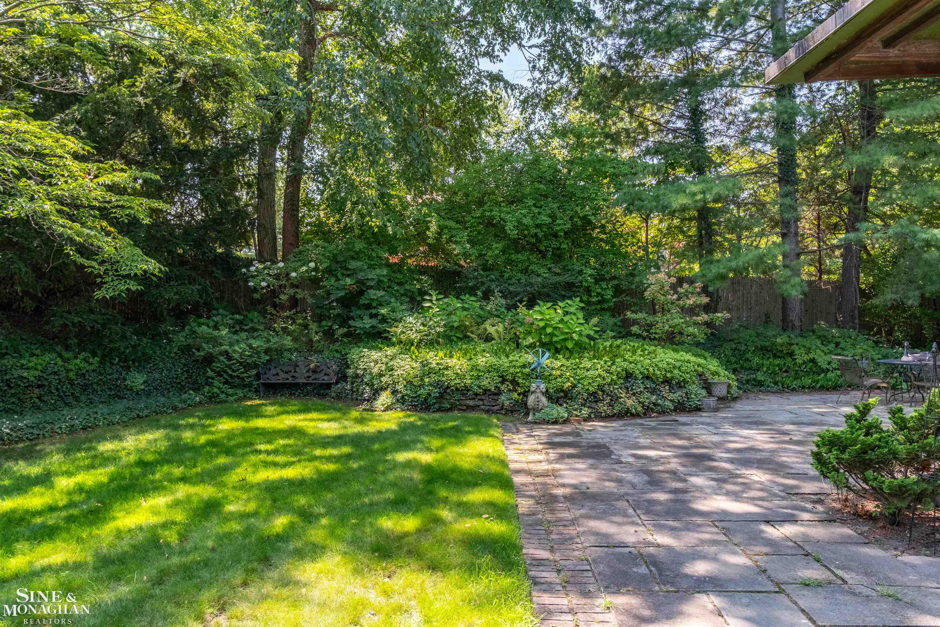 280 Vincennes Place