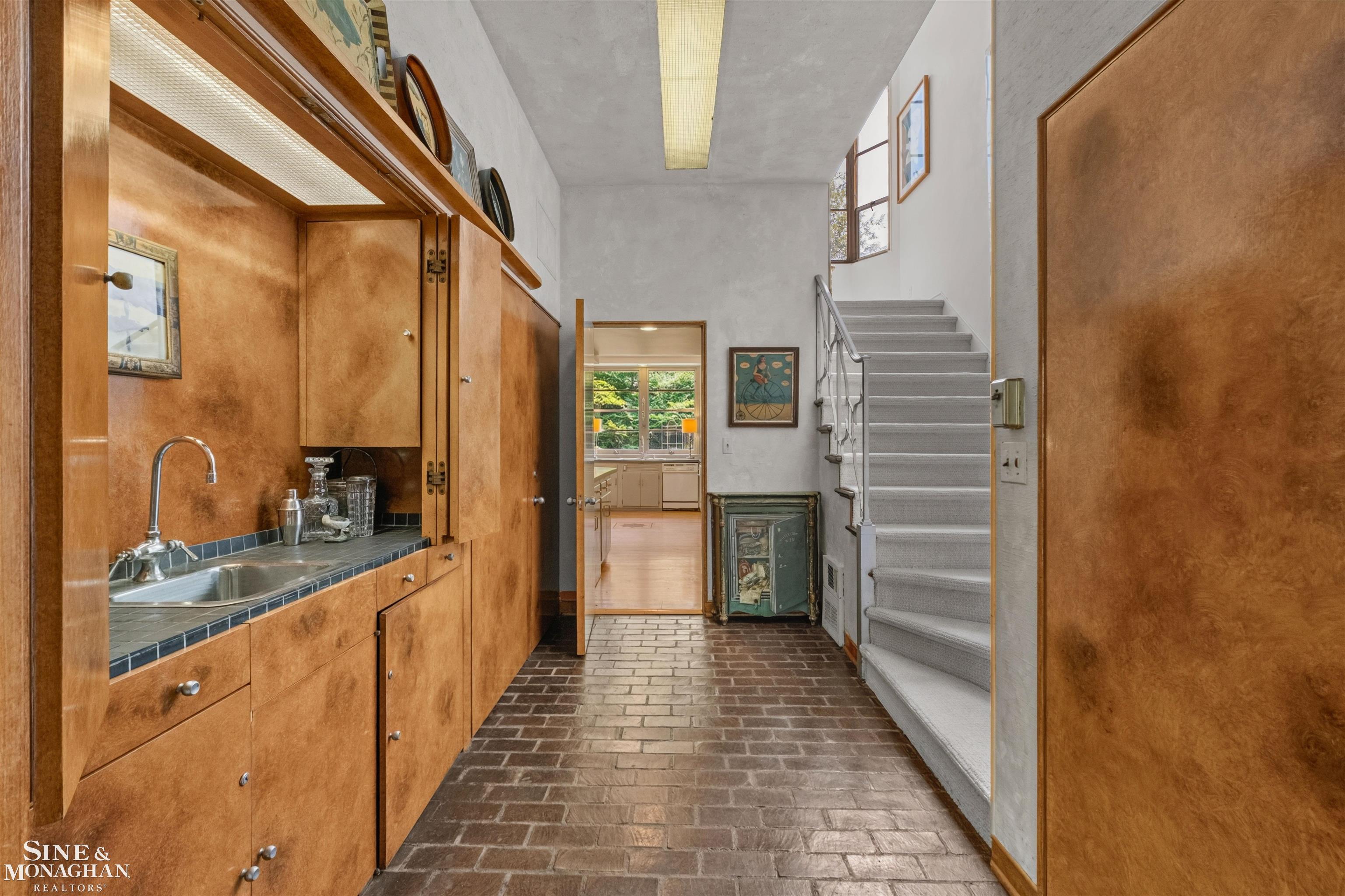 280 Vincennes Place
