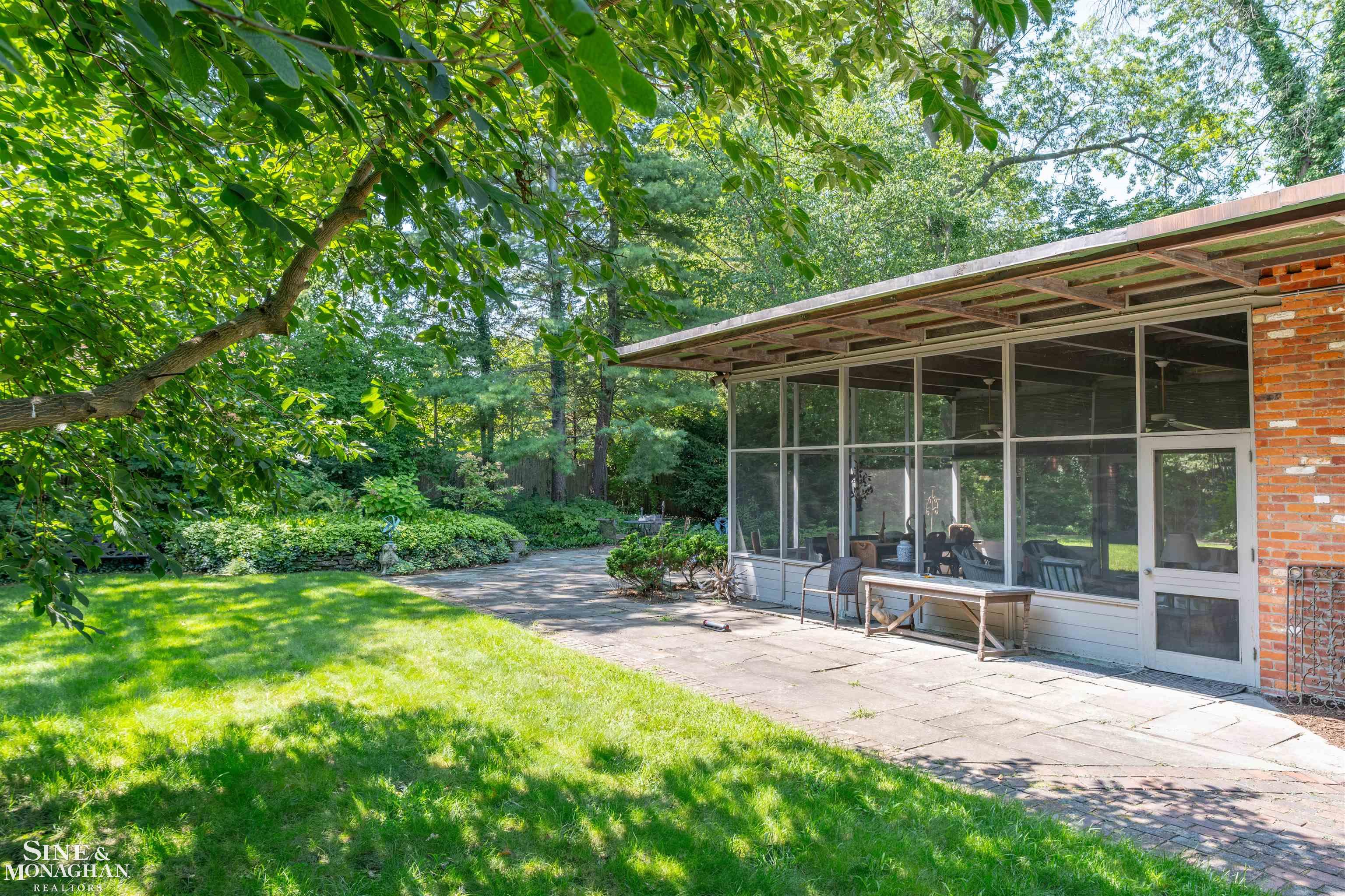 280 Vincennes Place