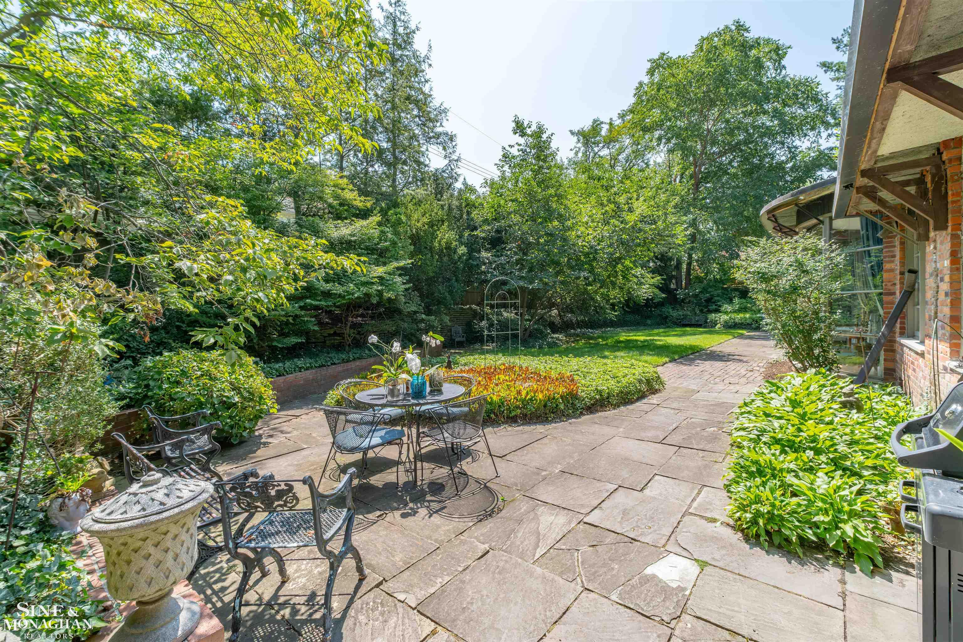280 Vincennes Place