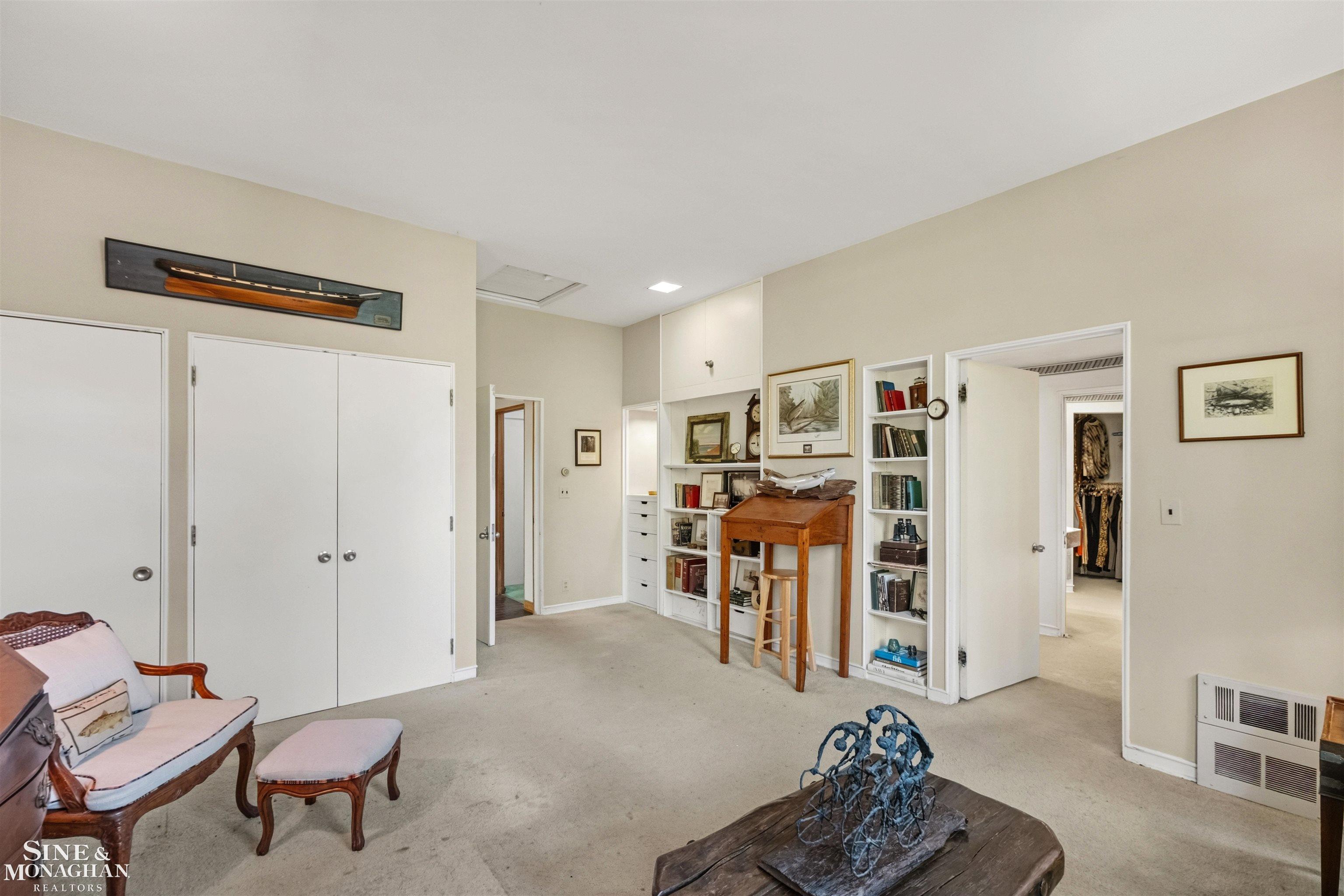 280 Vincennes Place