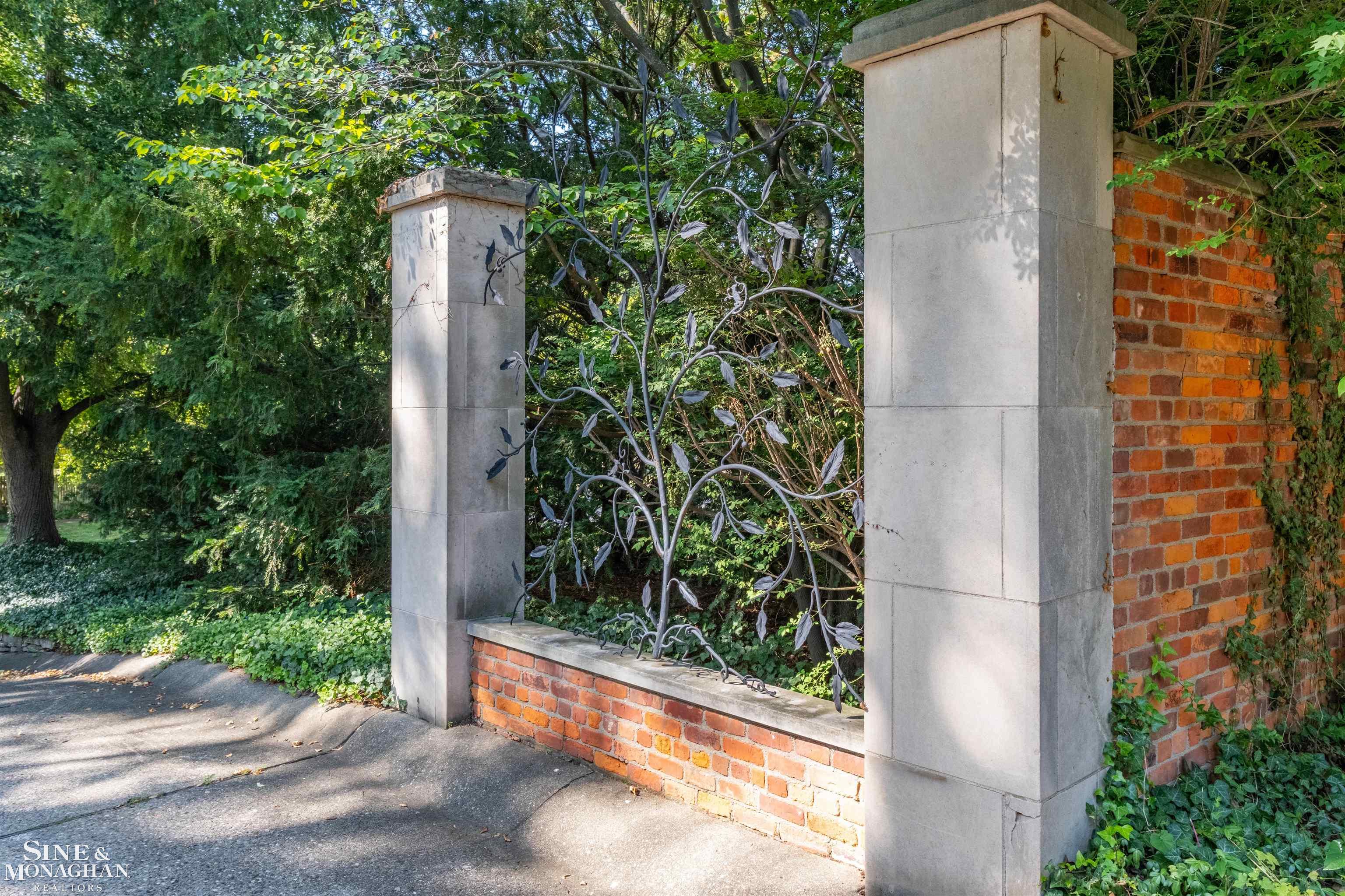 280 Vincennes Place