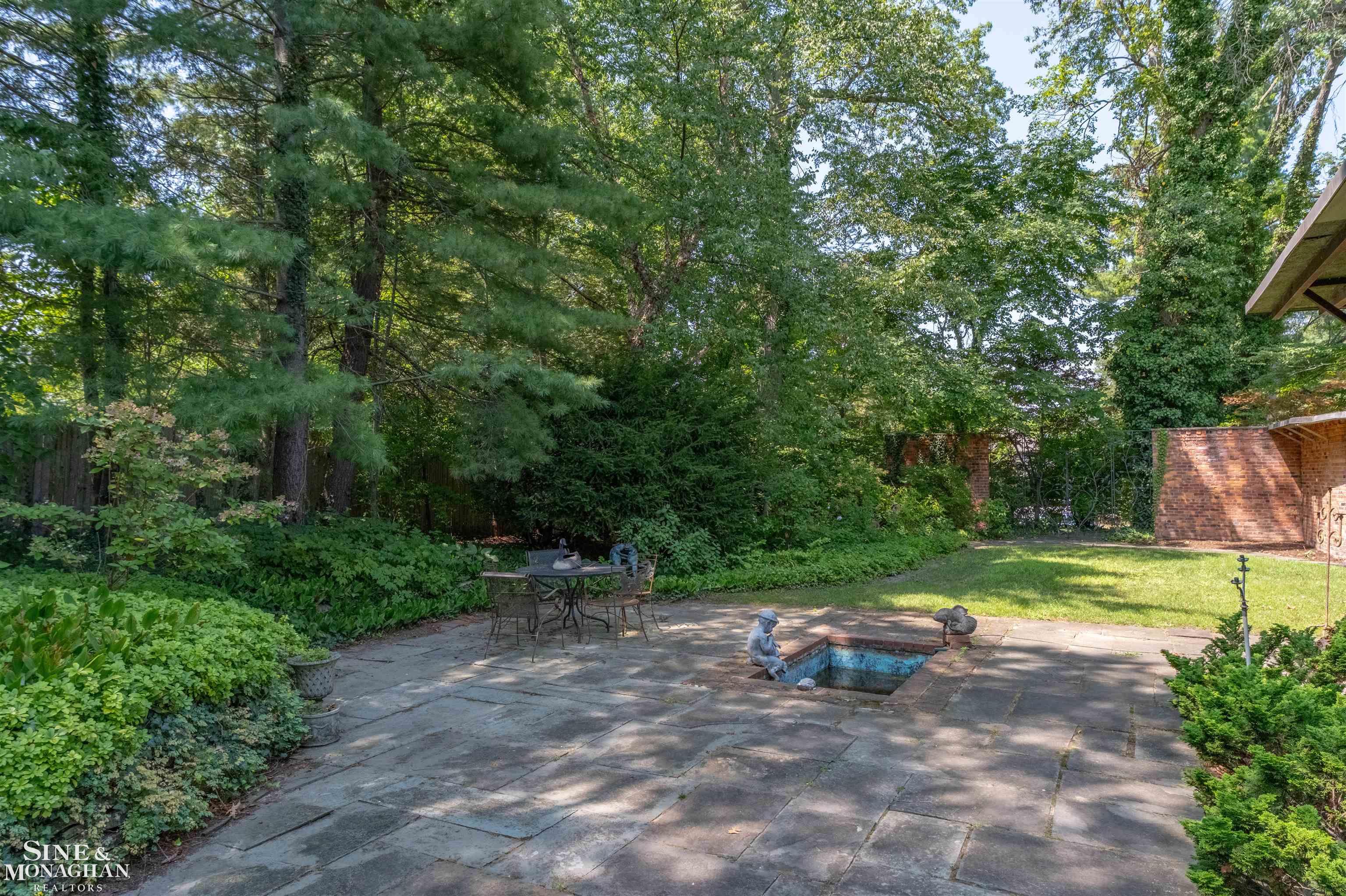 280 Vincennes Place