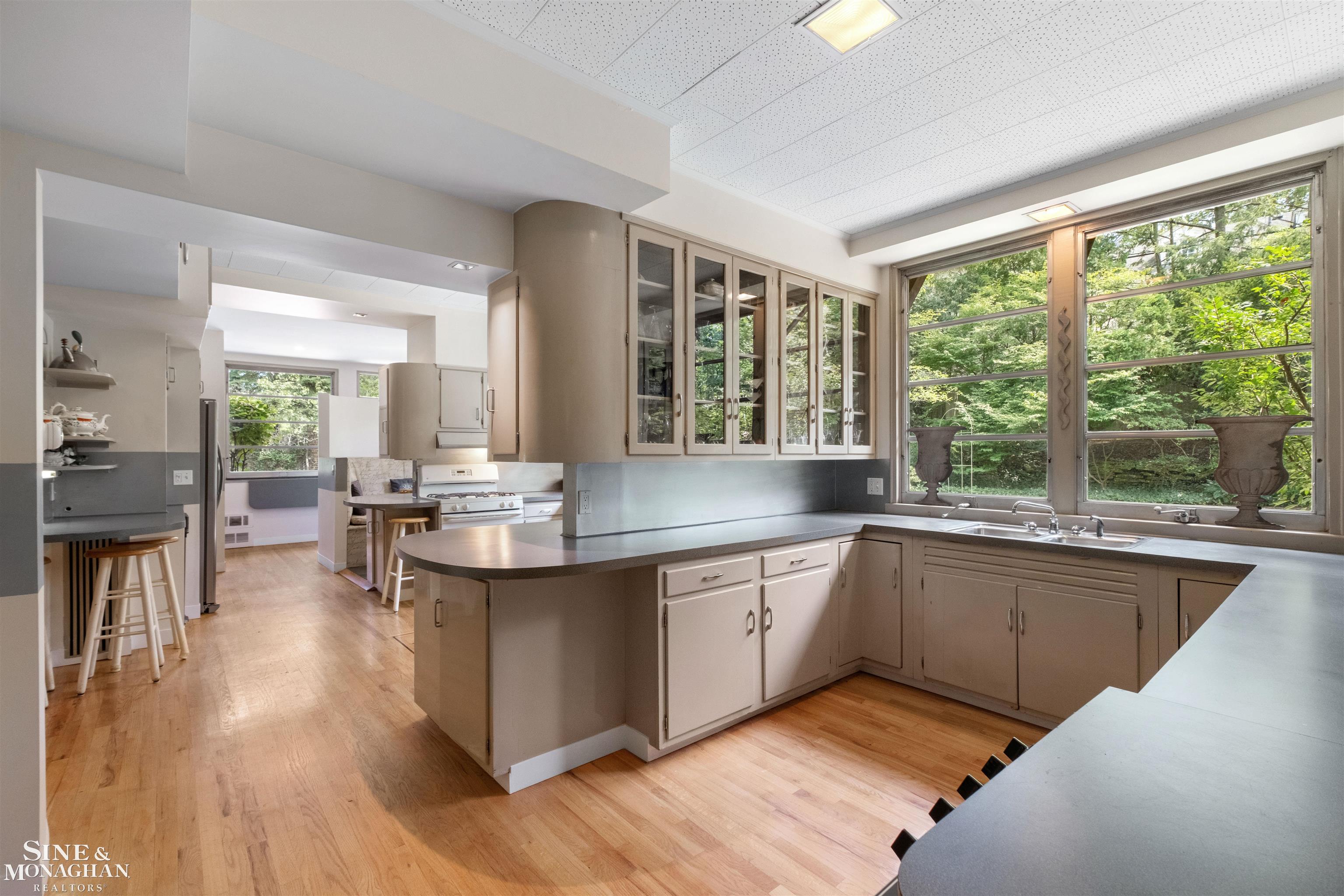 280 Vincennes Place