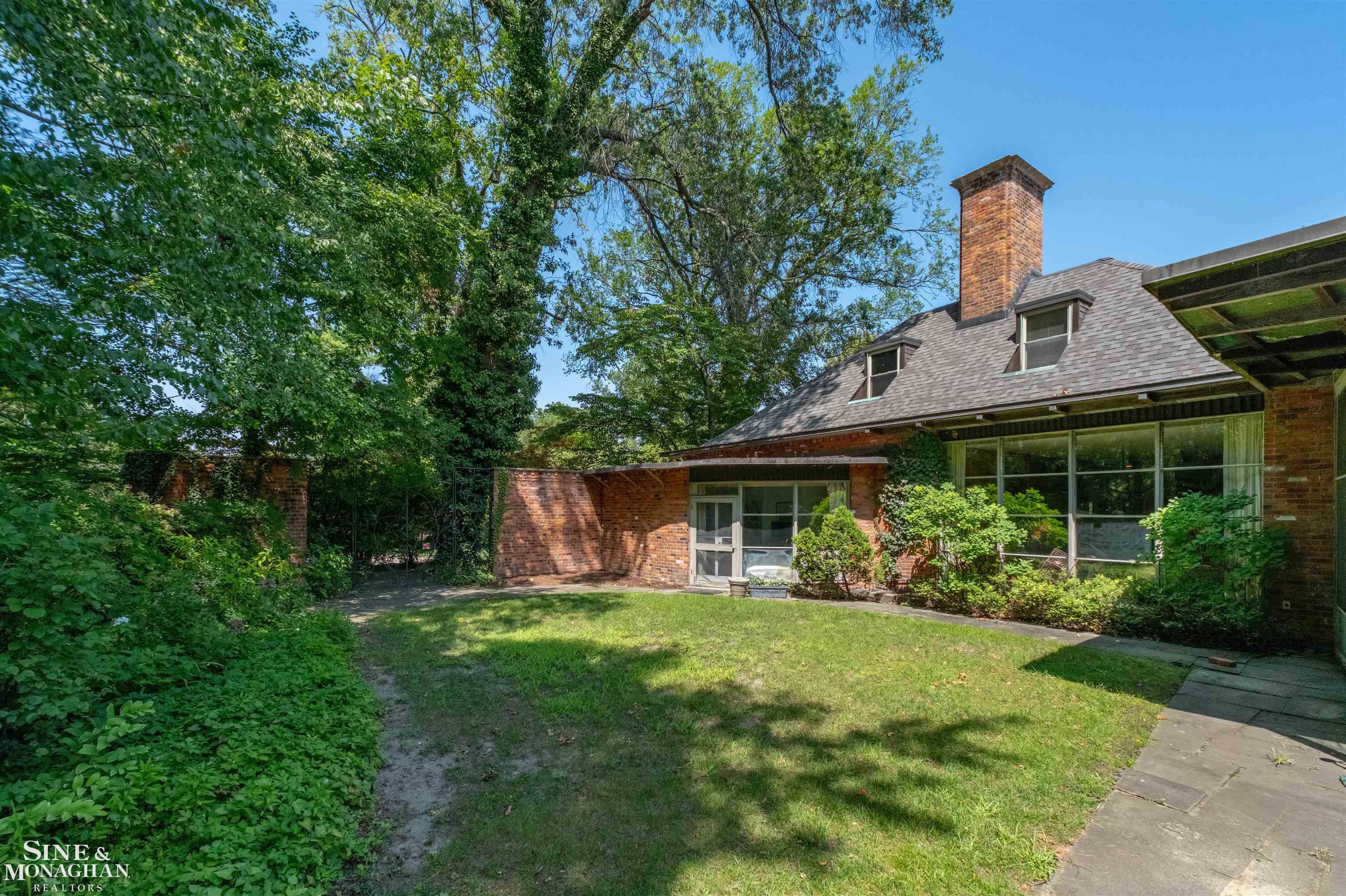 280 Vincennes Place