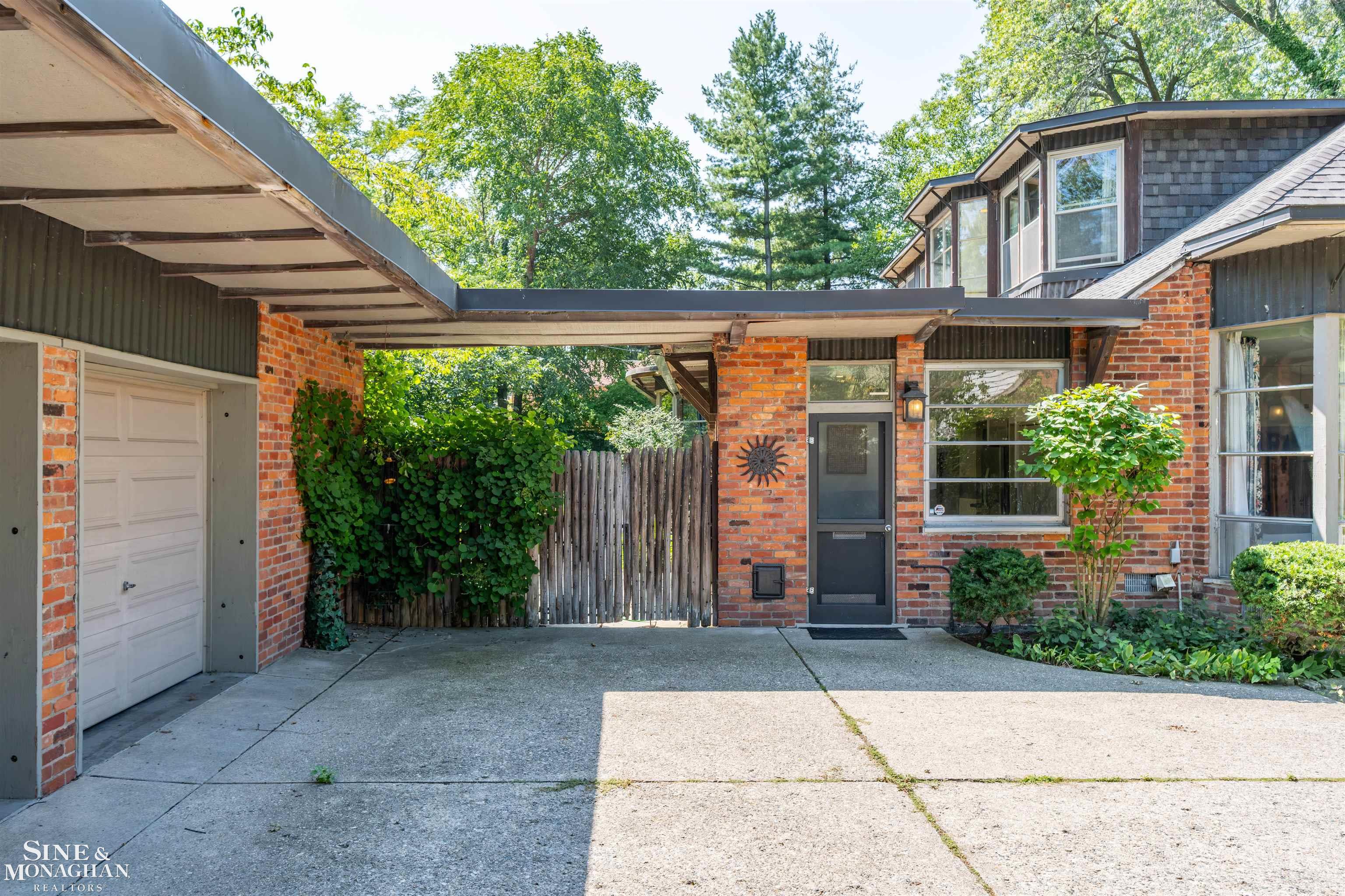 280 Vincennes Place