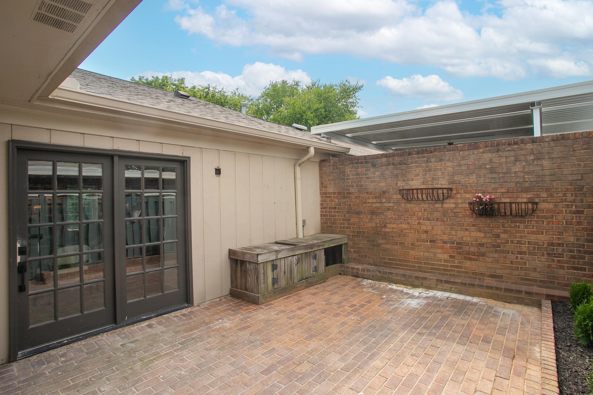 415 Plantation Ct