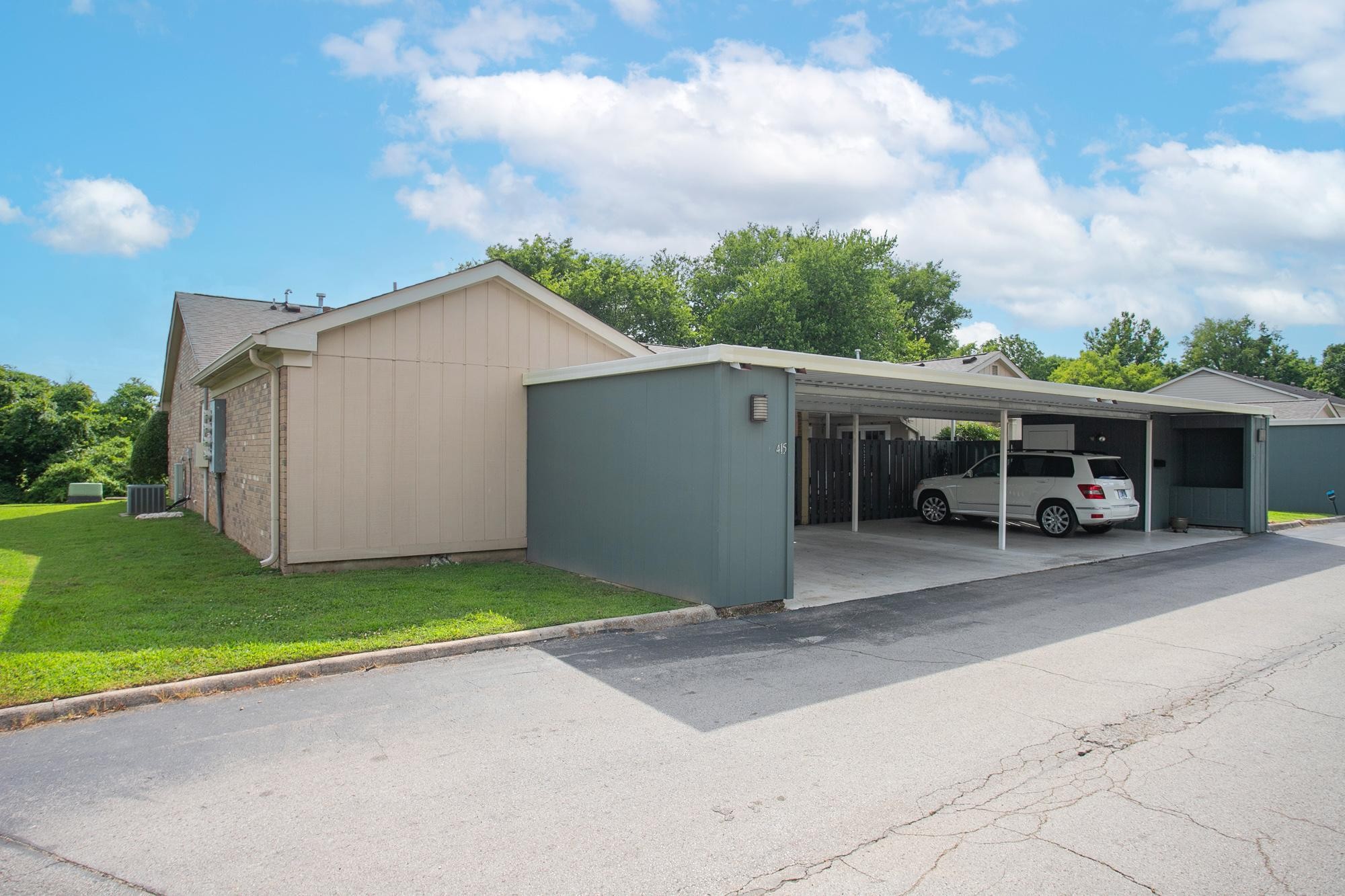 415 Plantation Ct