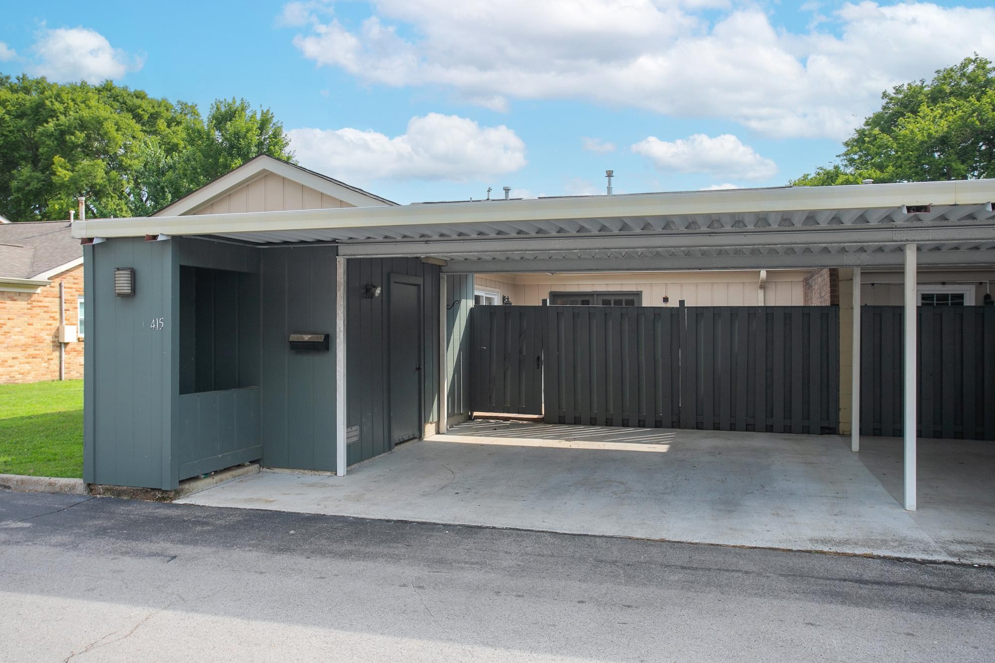 415 Plantation Ct