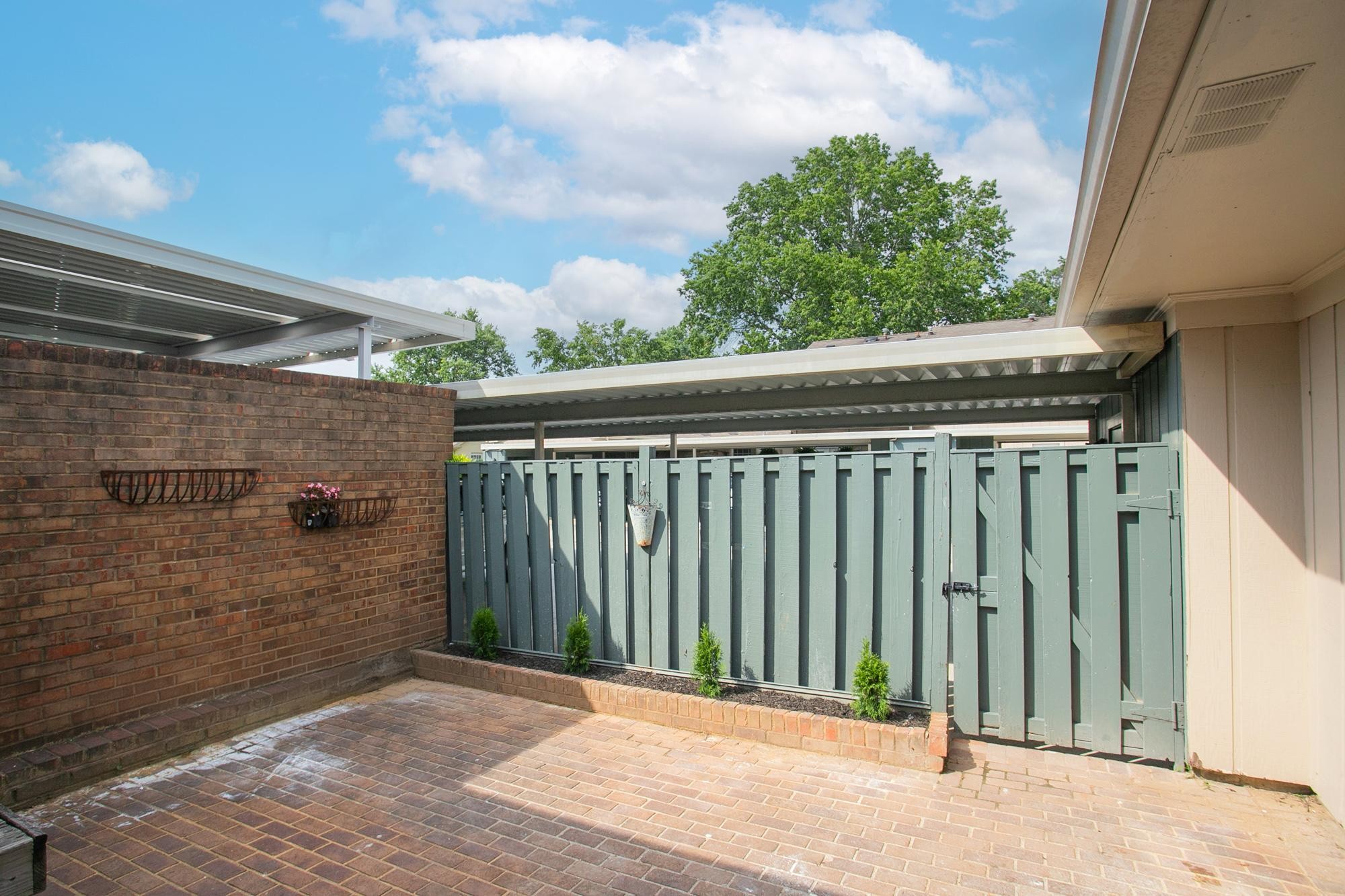 415 Plantation Ct