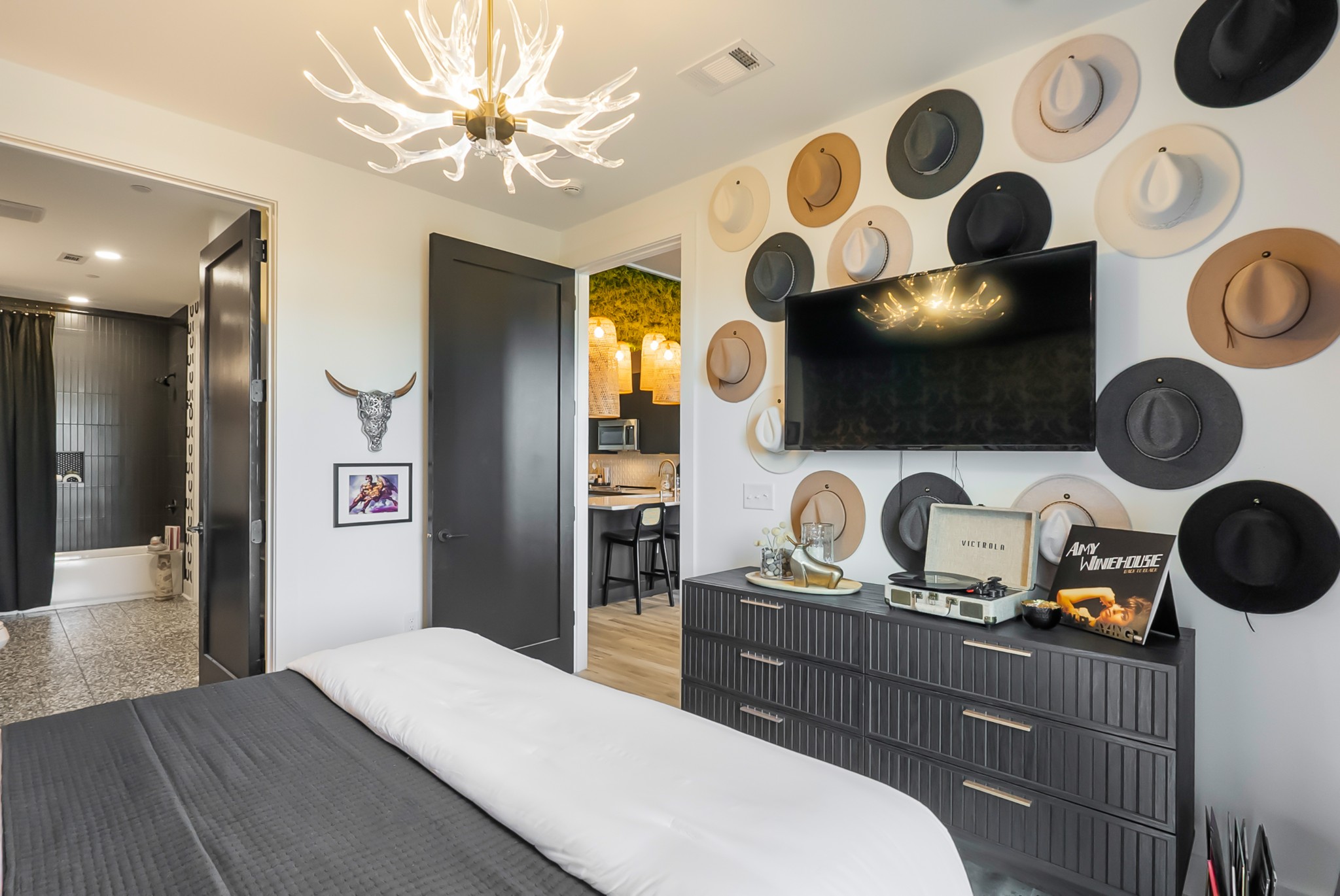 245 Hermitage Avenue Unit: 205