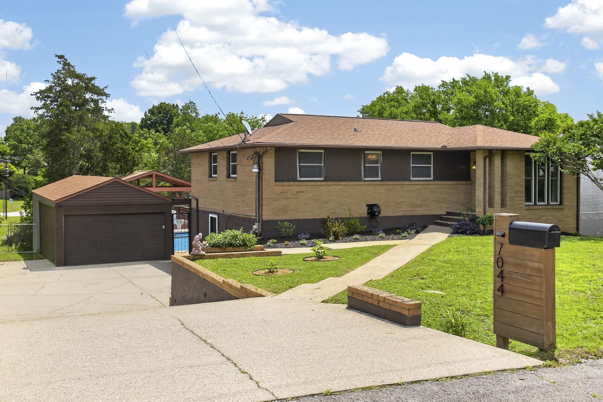 7044 Bonnavent Dr