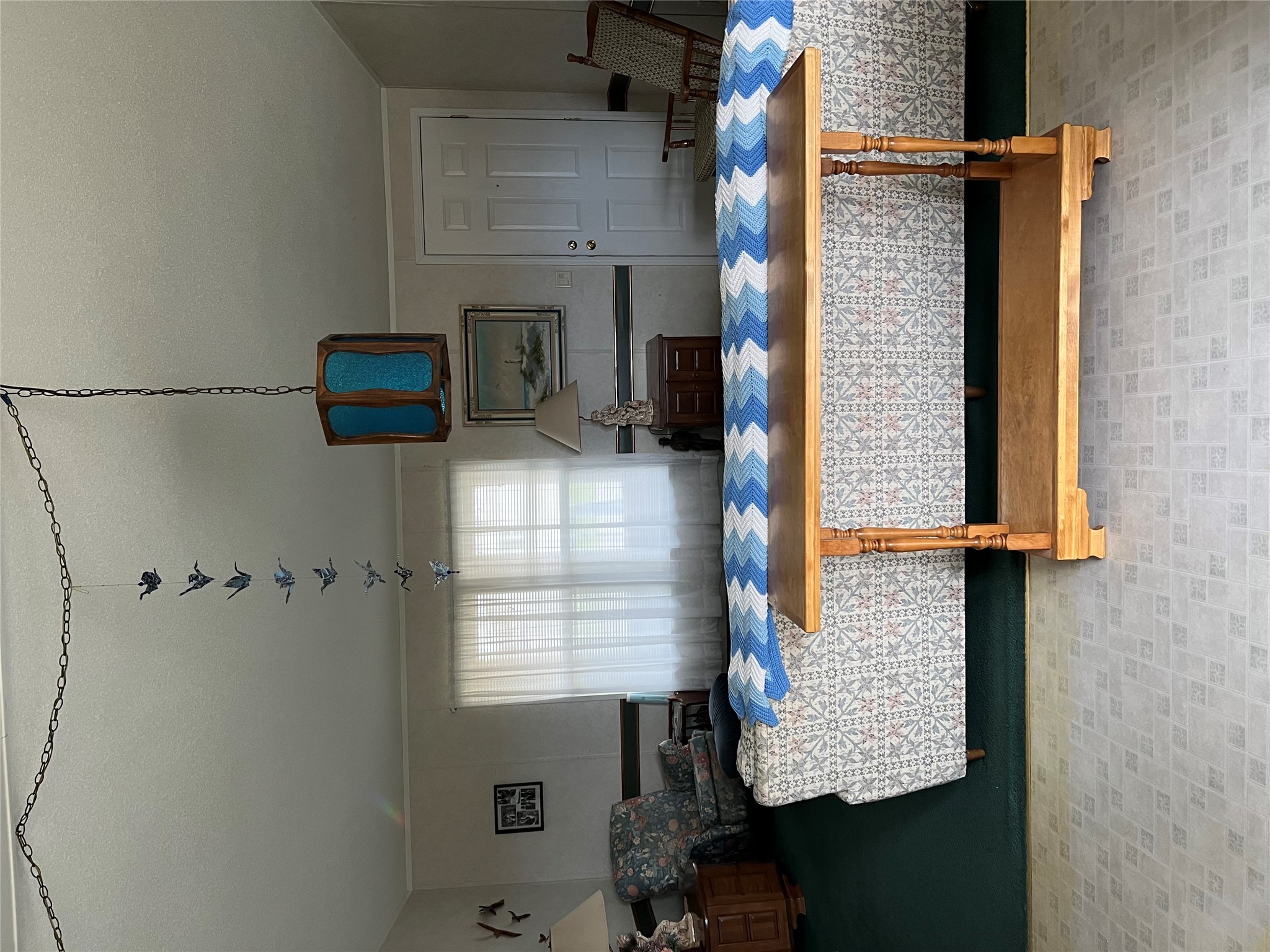 930 Division Street E