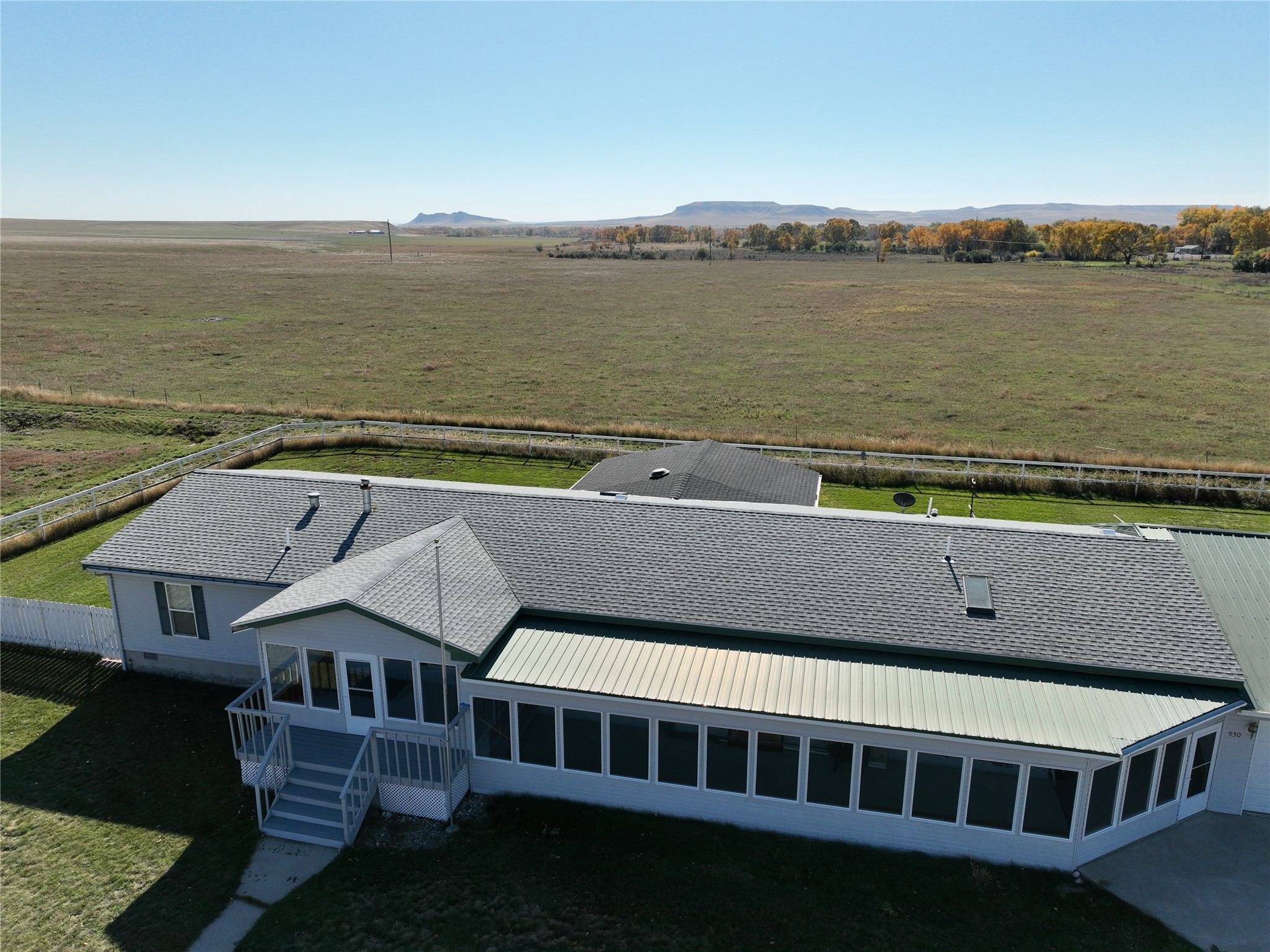 930 Division Street E