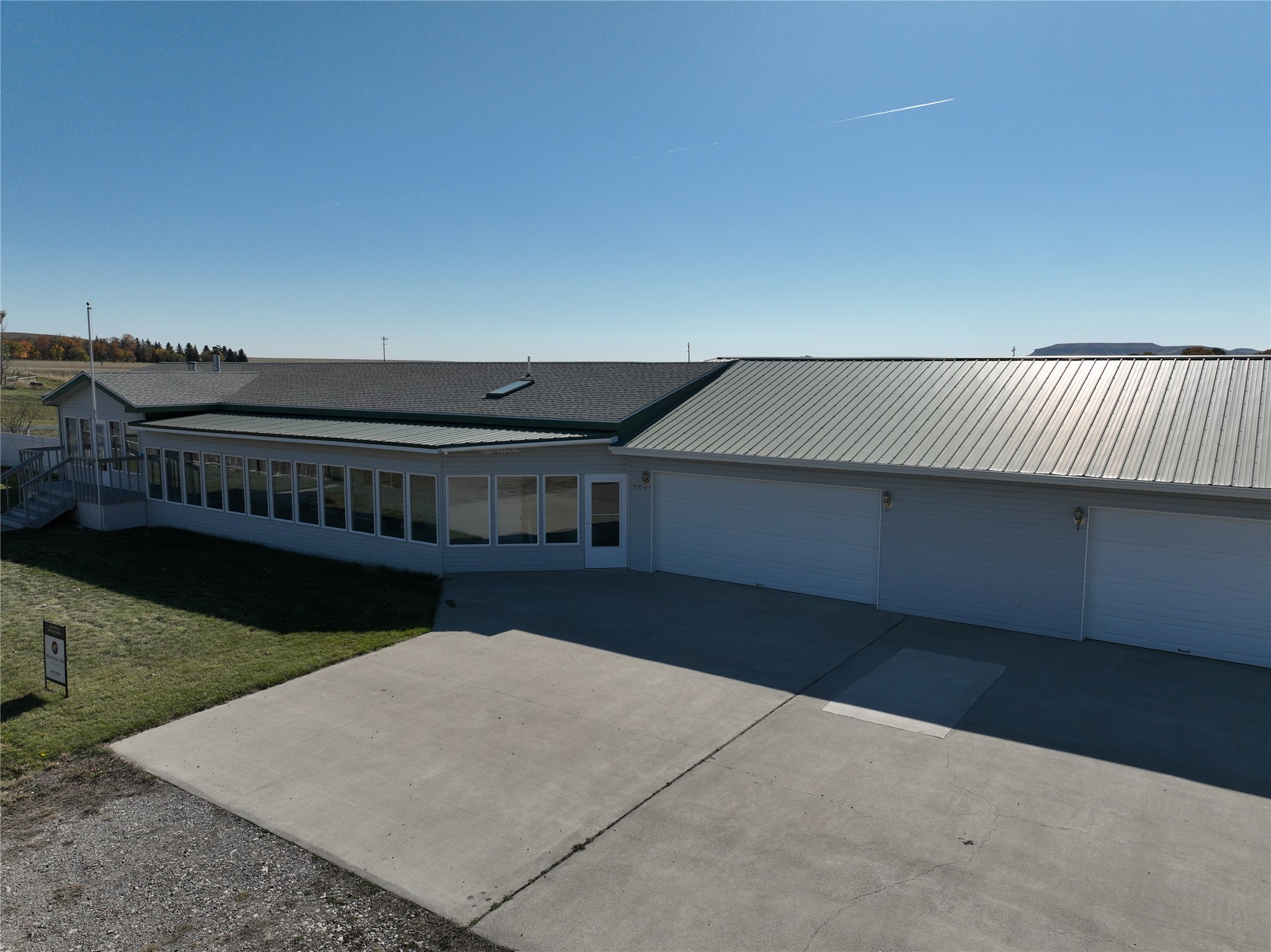 930 Division Street E