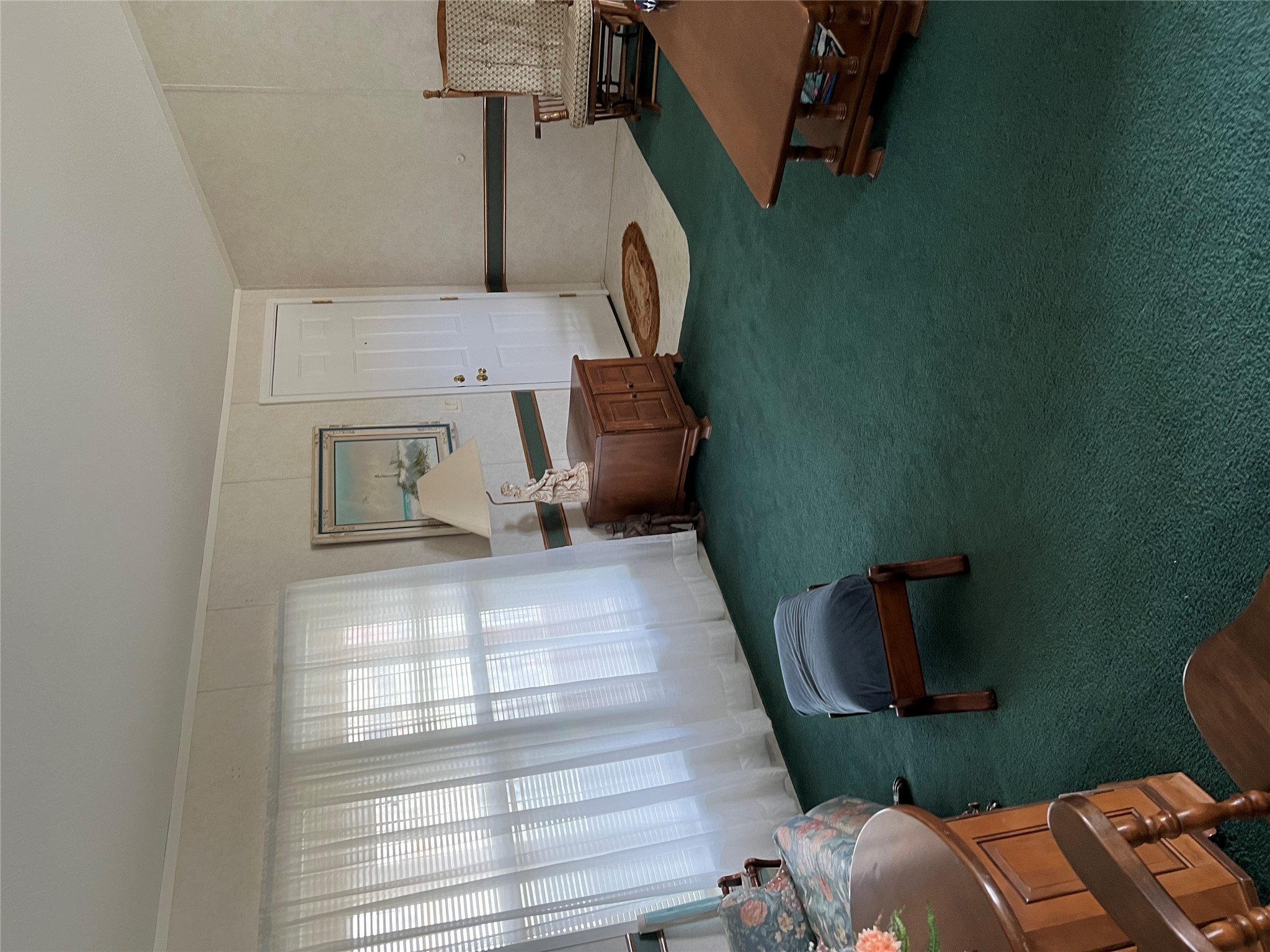 930 Division Street E