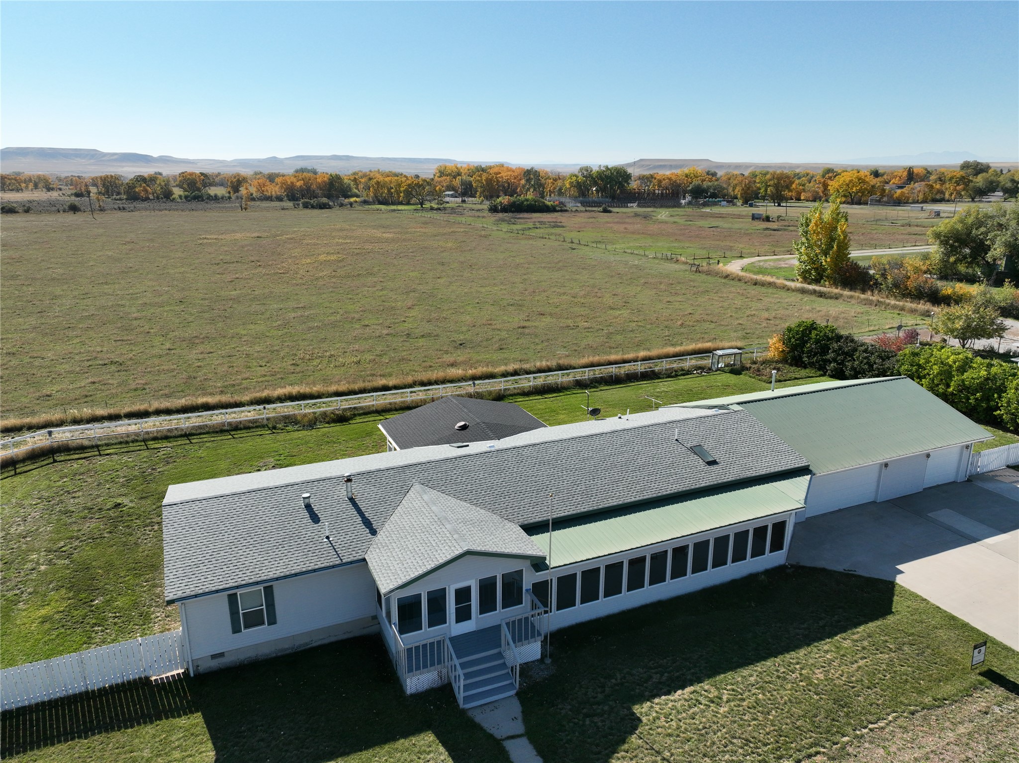 930 Division Street E