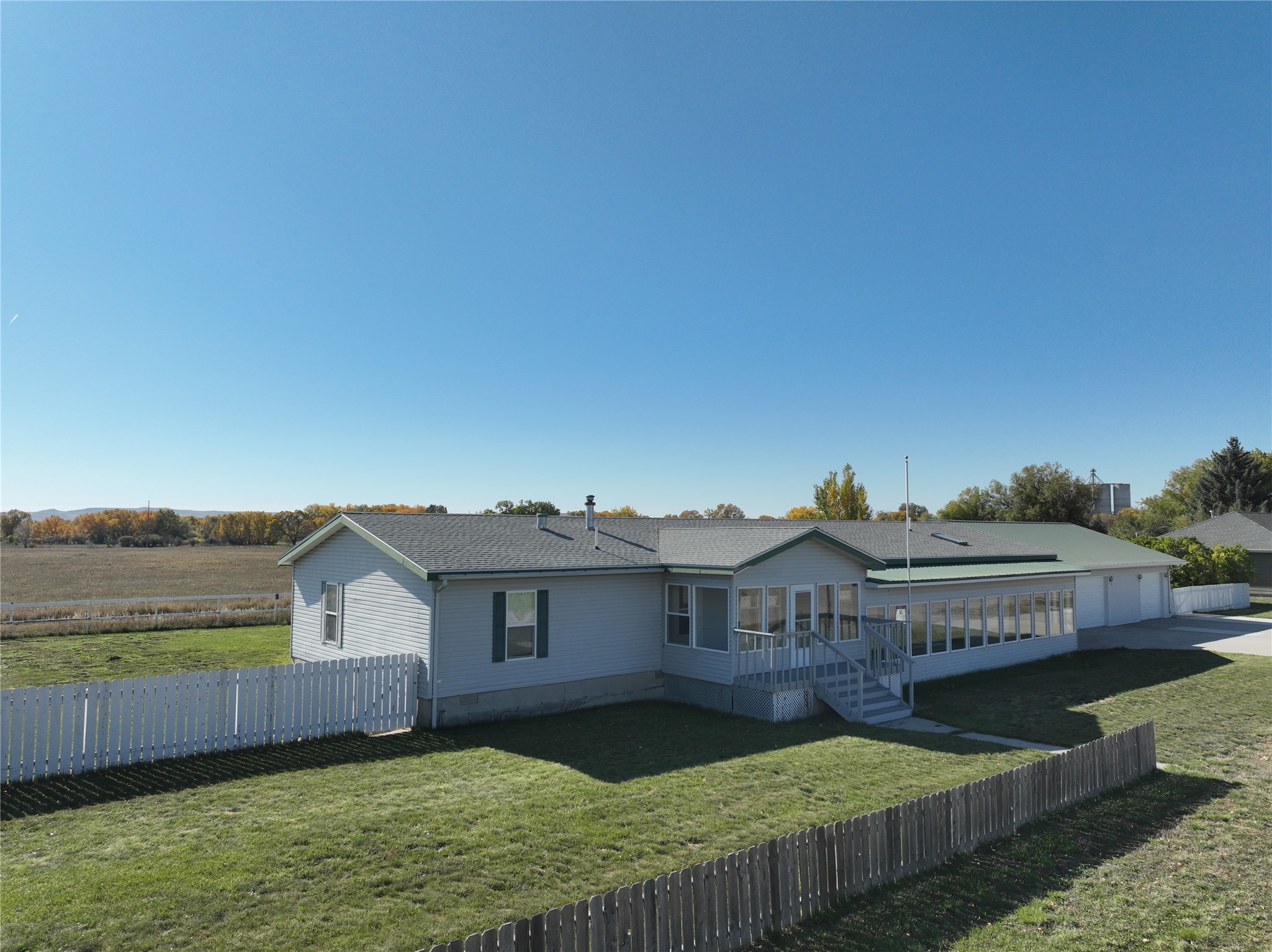 930 Division Street E