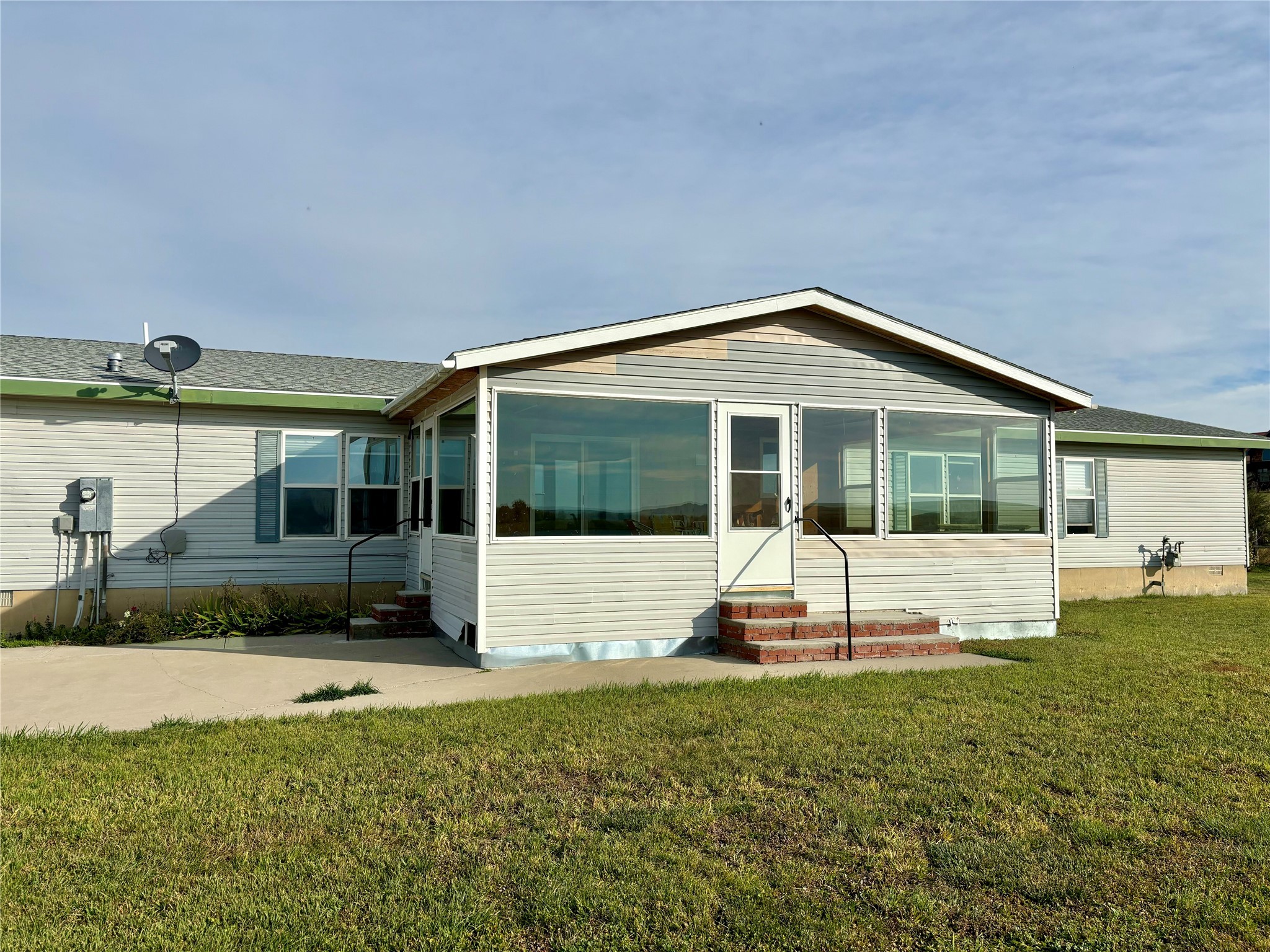 930 Division Street E