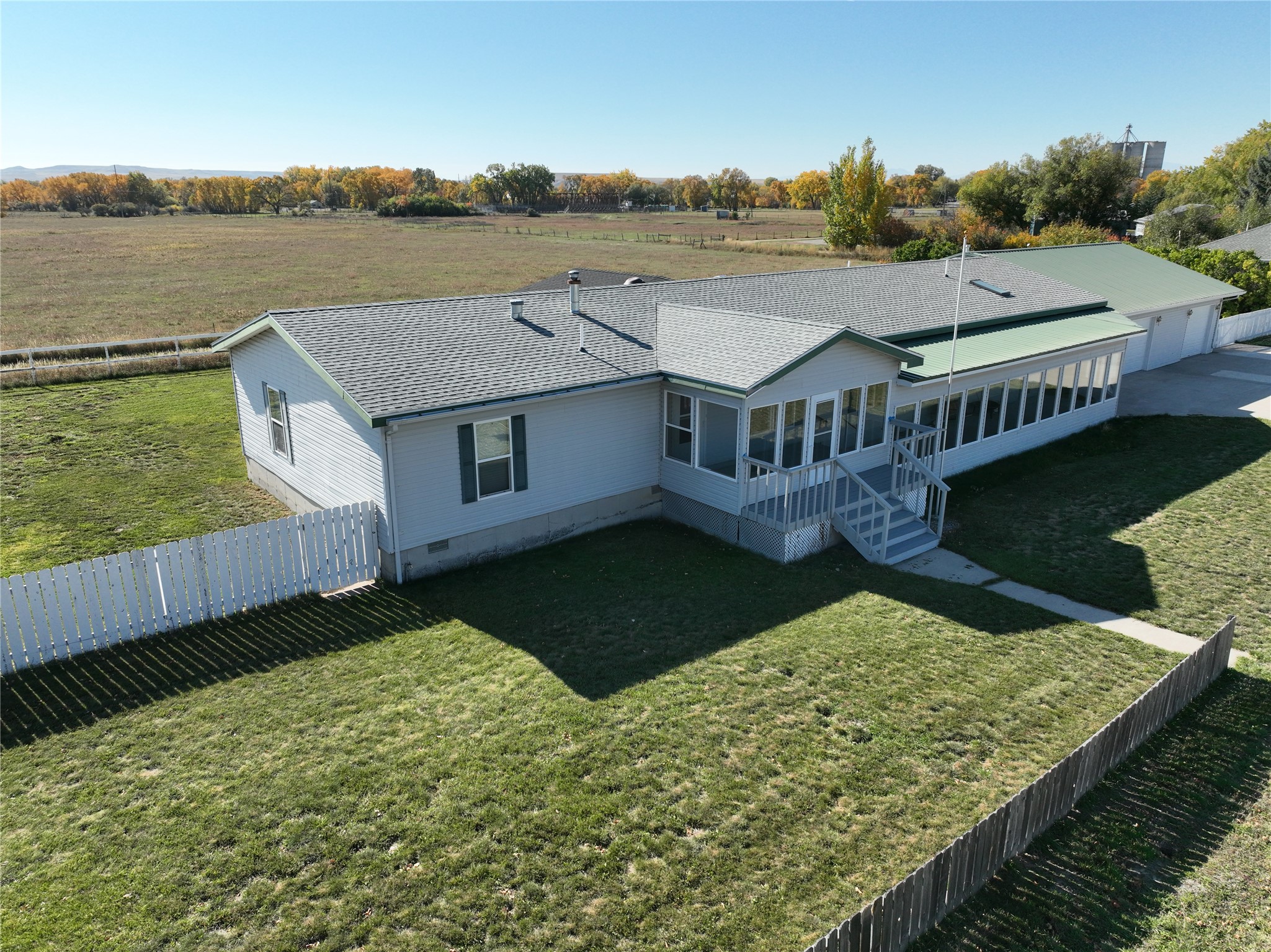 930 Division Street E