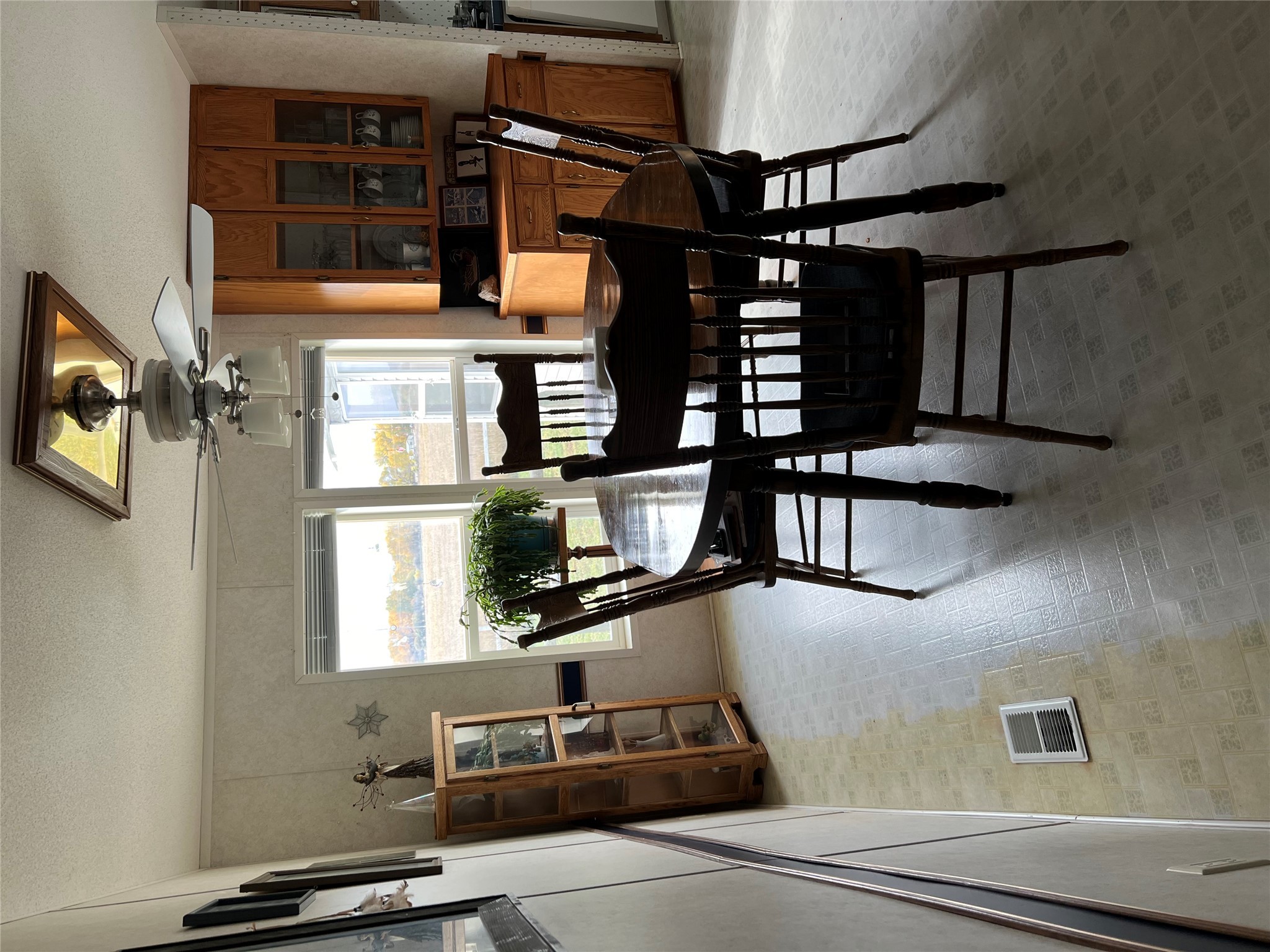 930 Division Street E