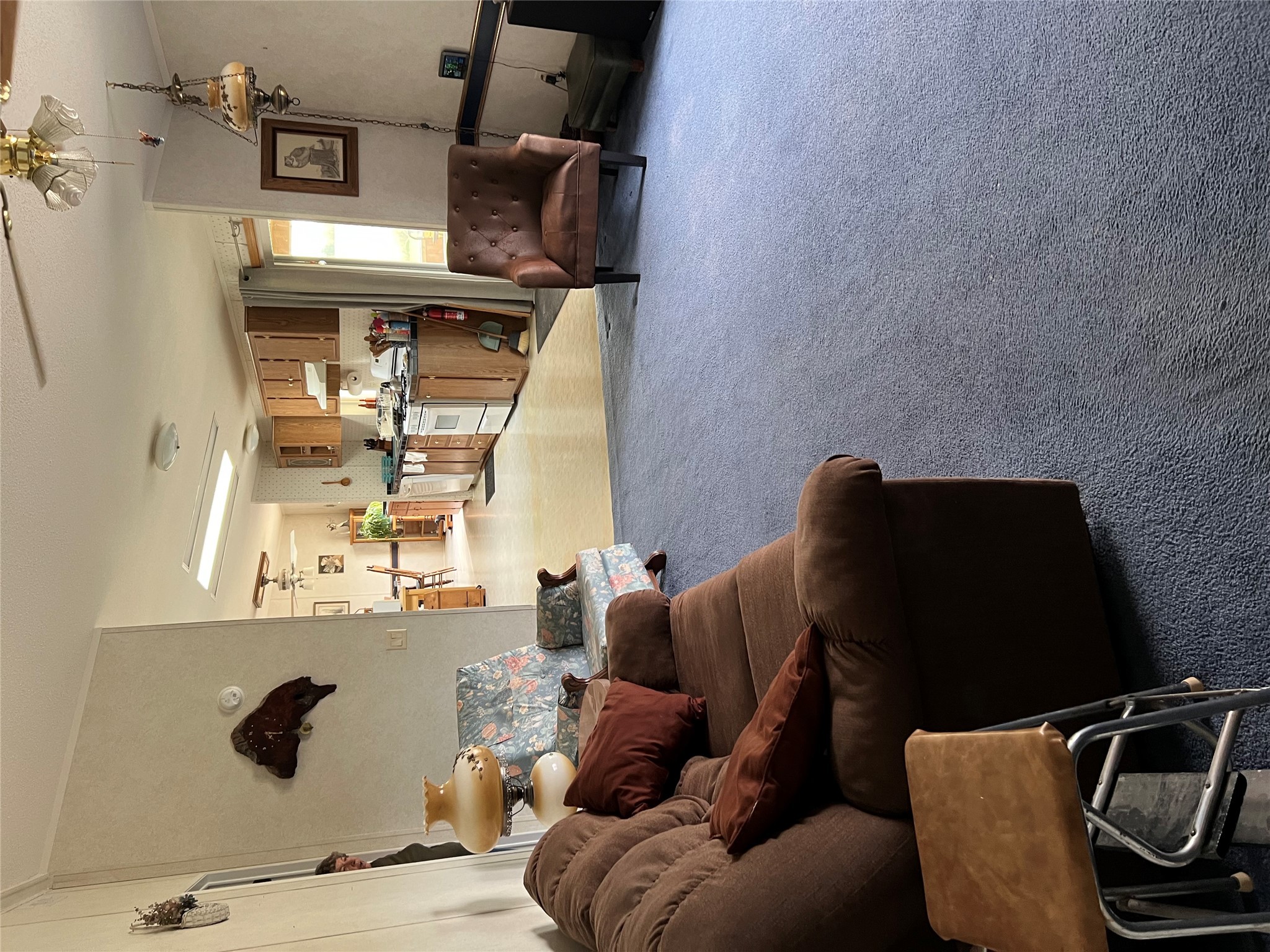 930 Division Street E