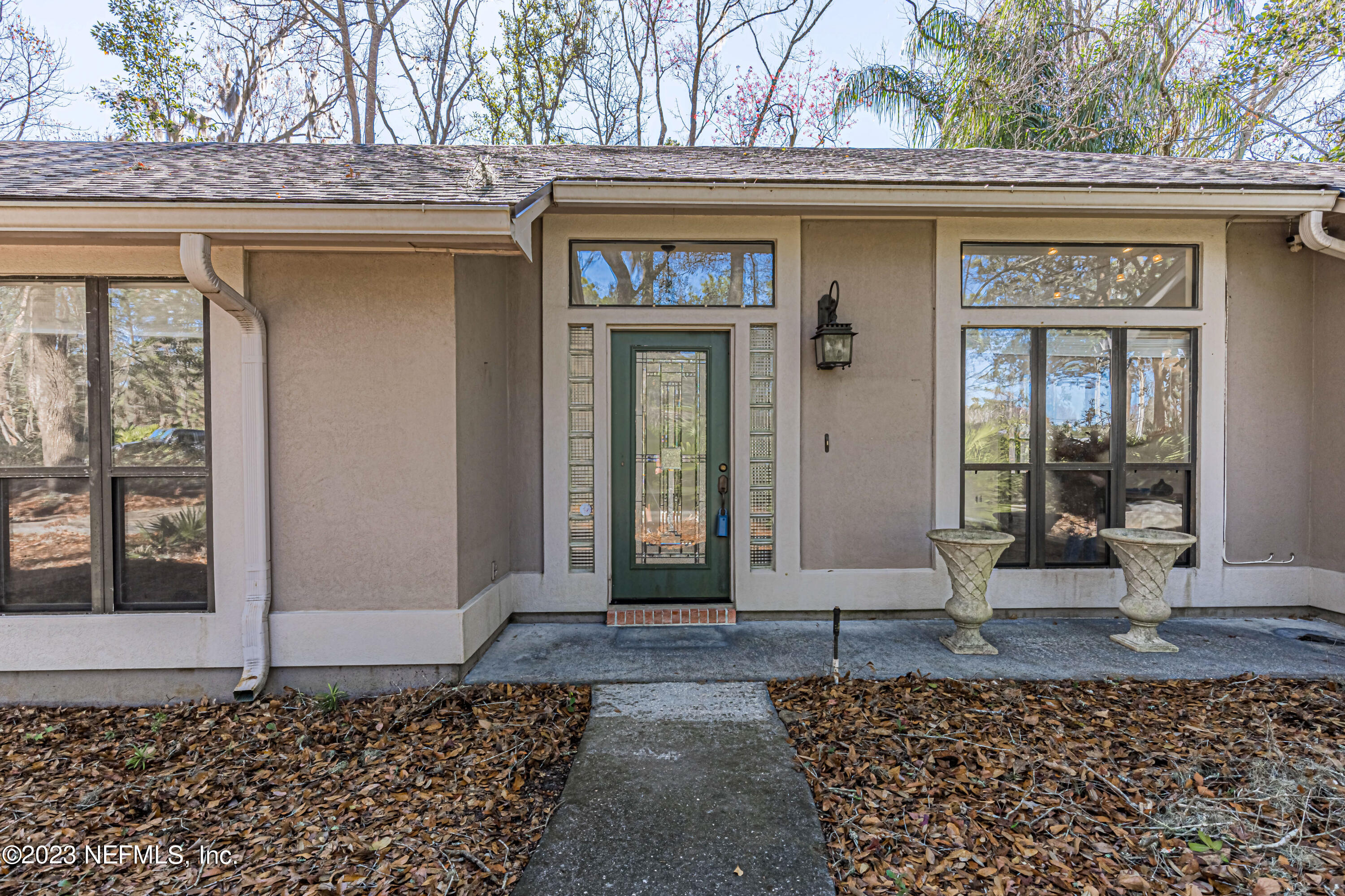384 N RIDGE Drive