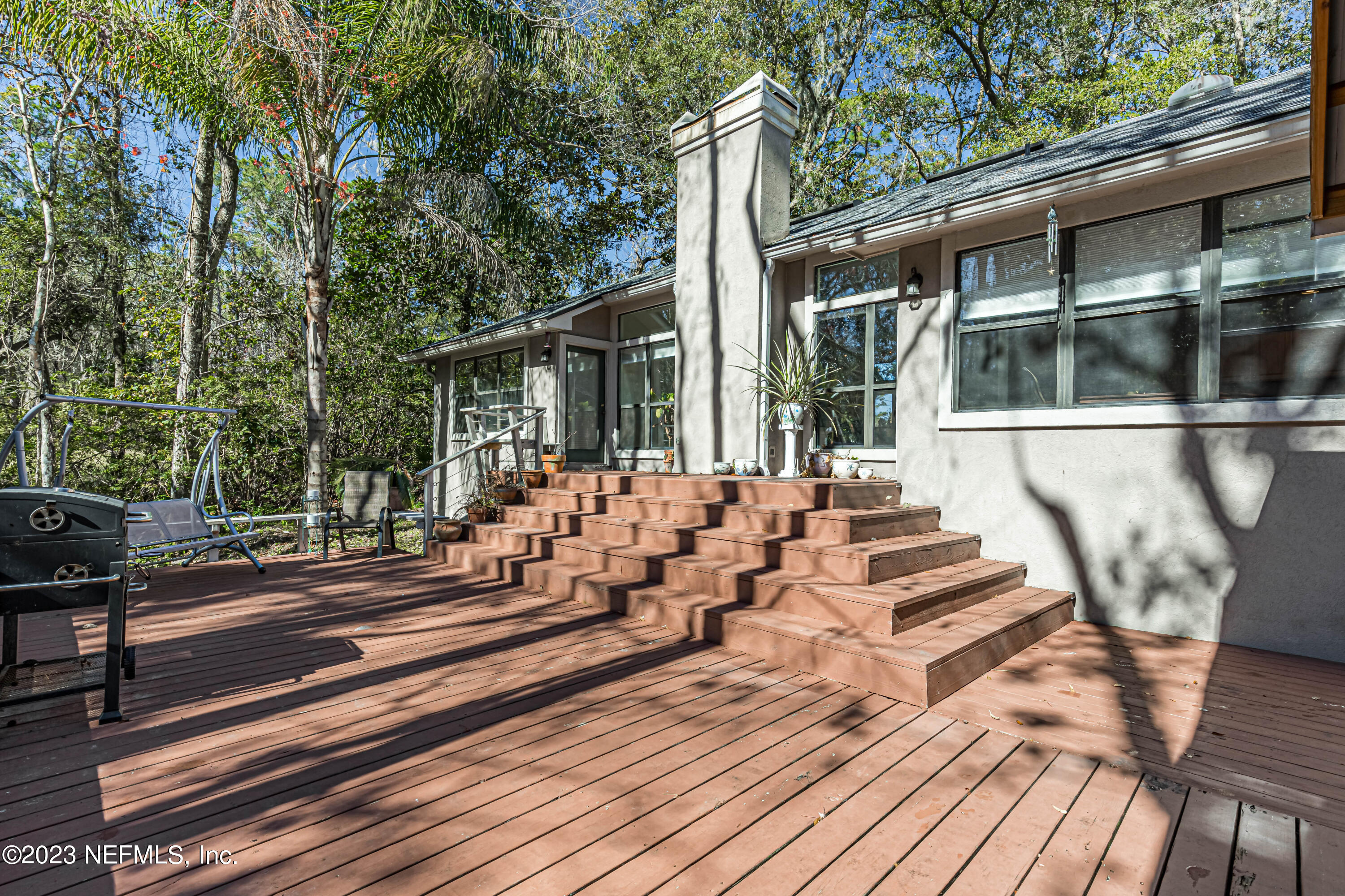 384 N RIDGE Drive