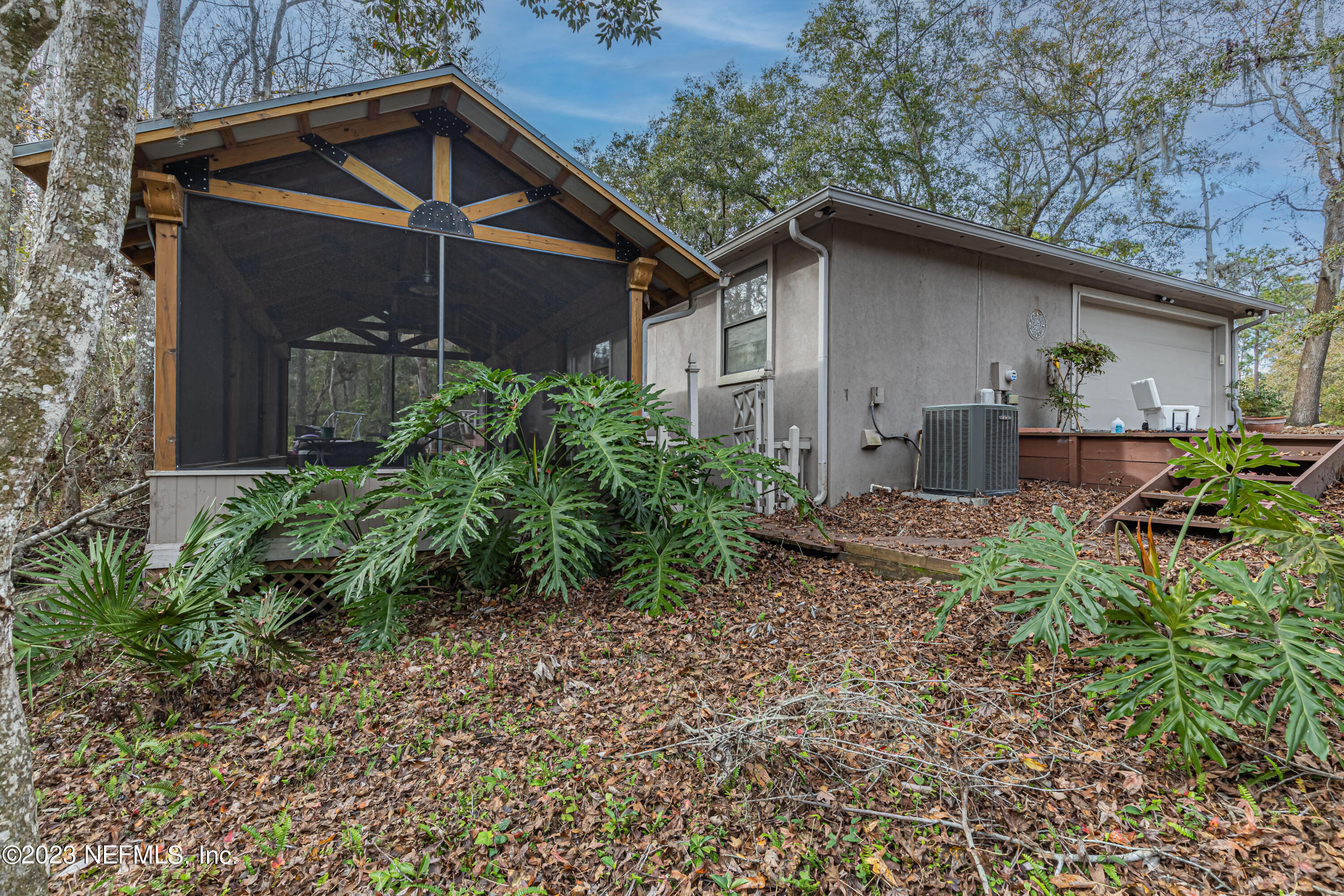 384 N RIDGE Drive