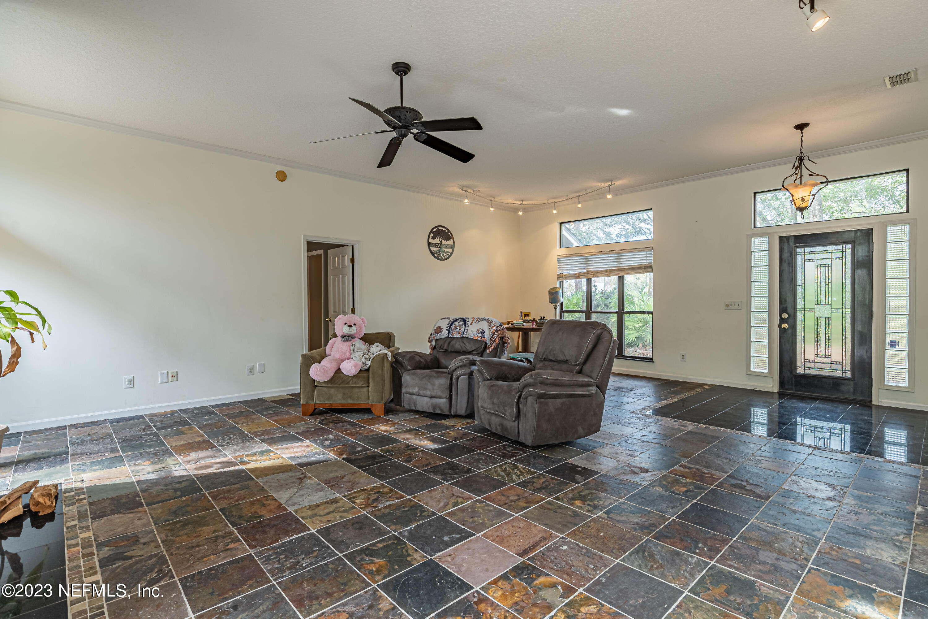 384 N RIDGE Drive