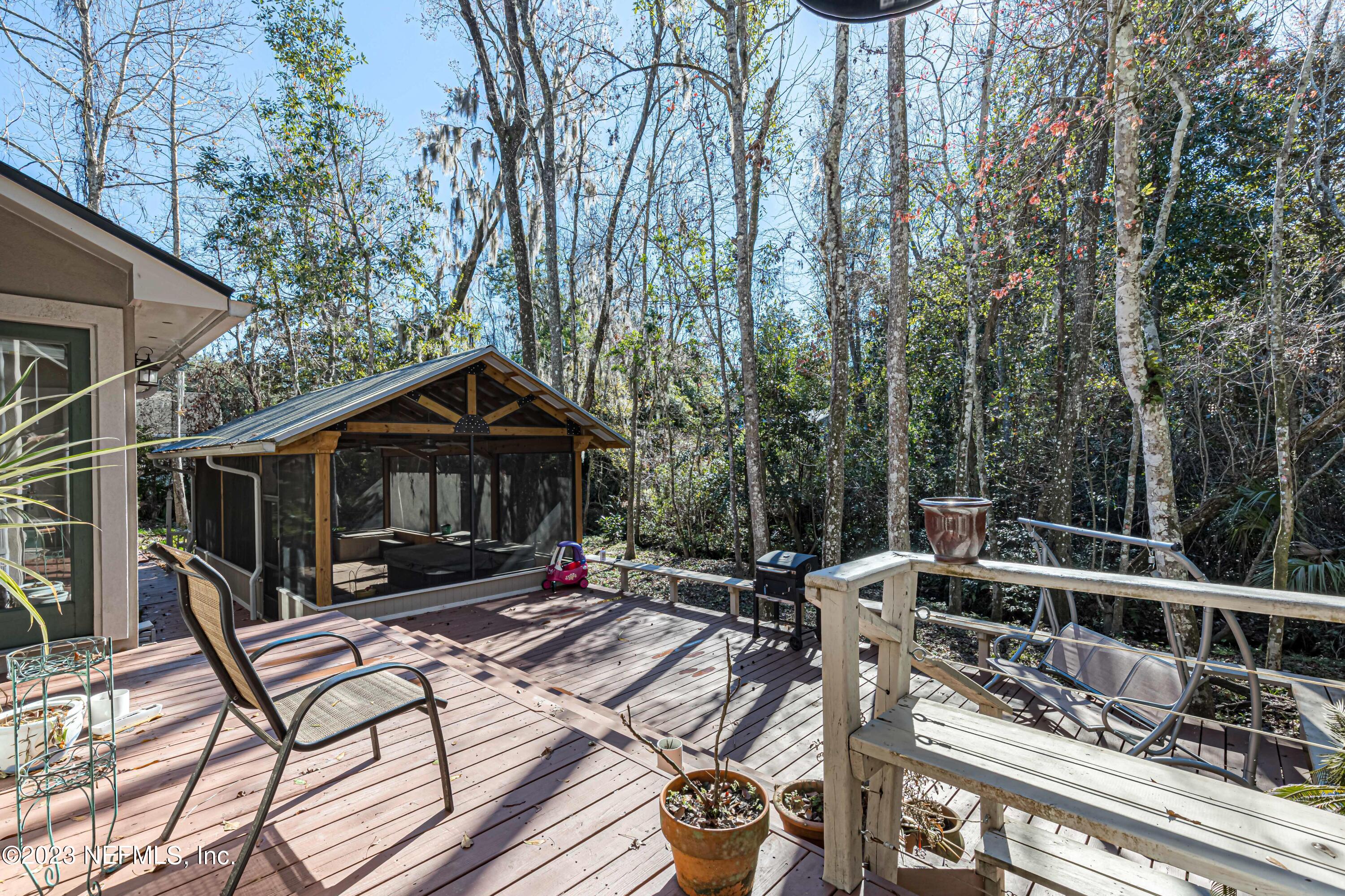 384 N RIDGE Drive
