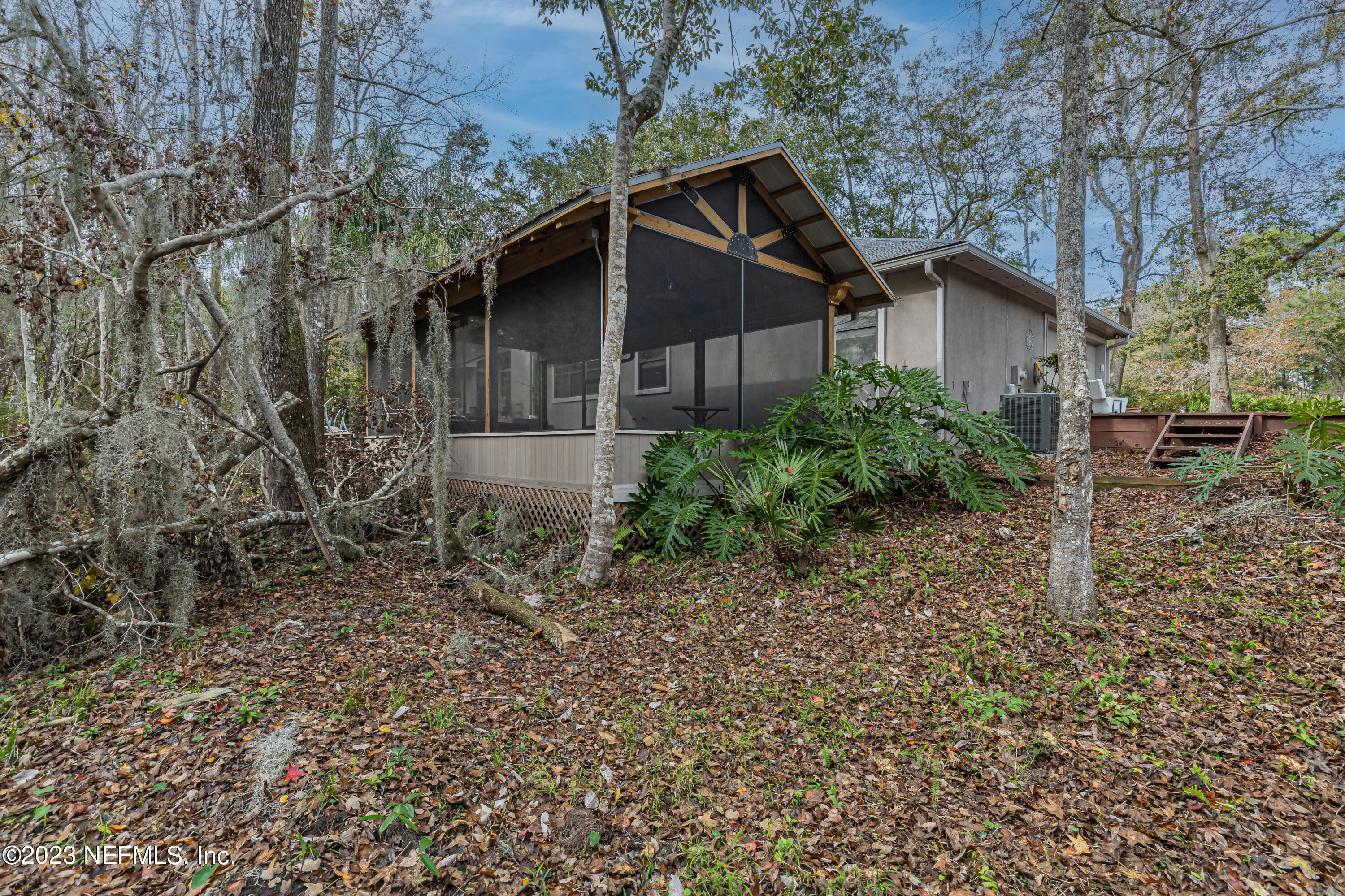 384 N RIDGE Drive
