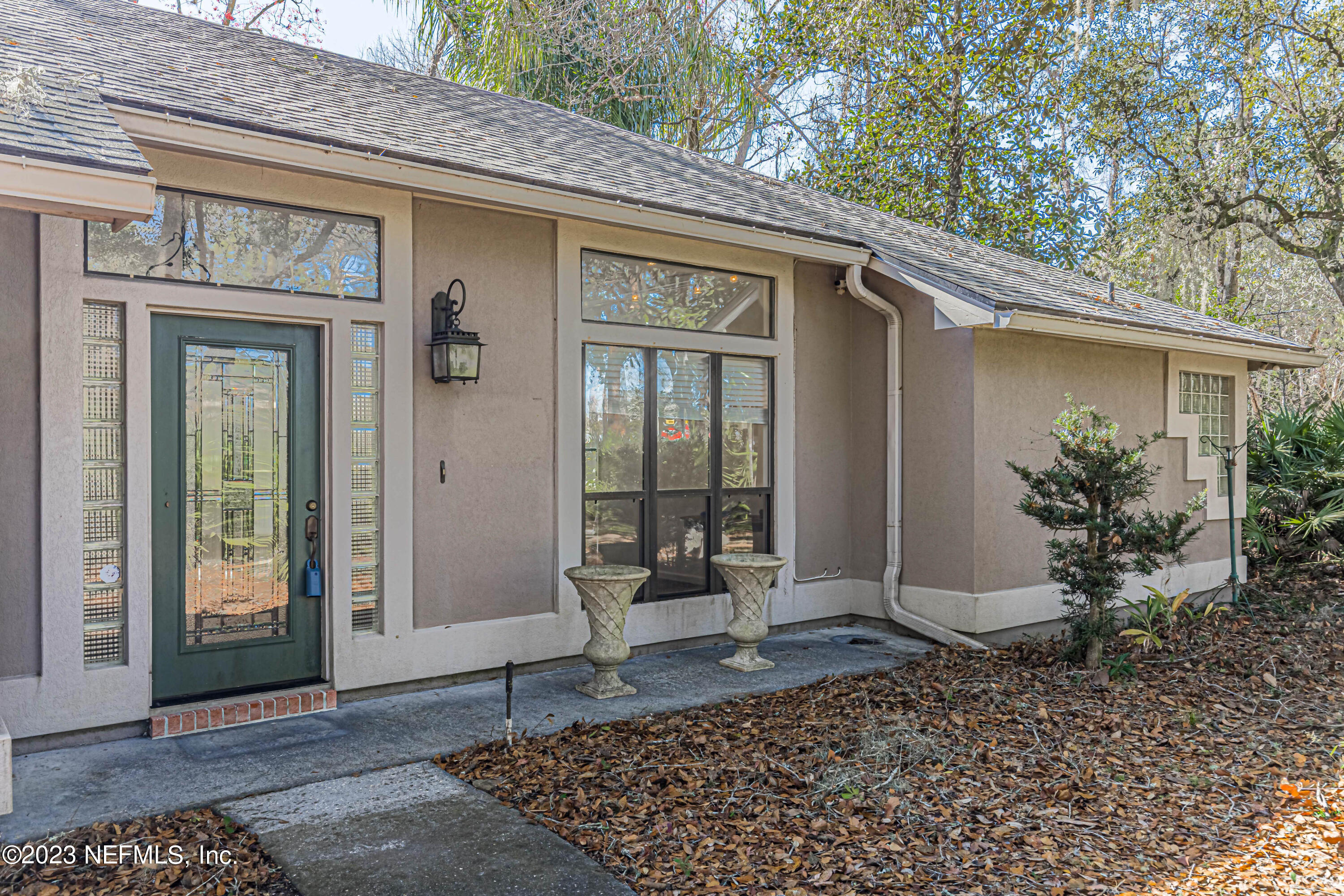 384 N RIDGE Drive