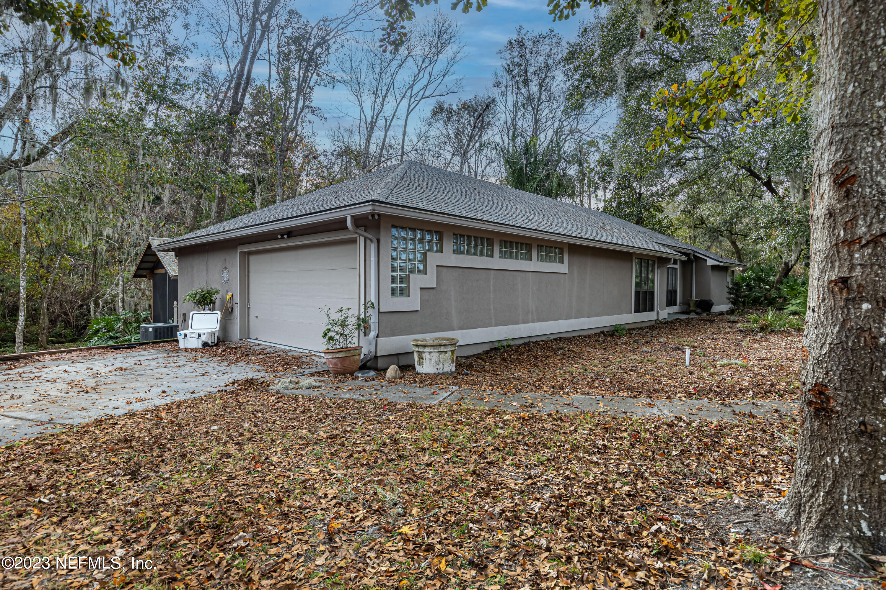 384 N RIDGE Drive
