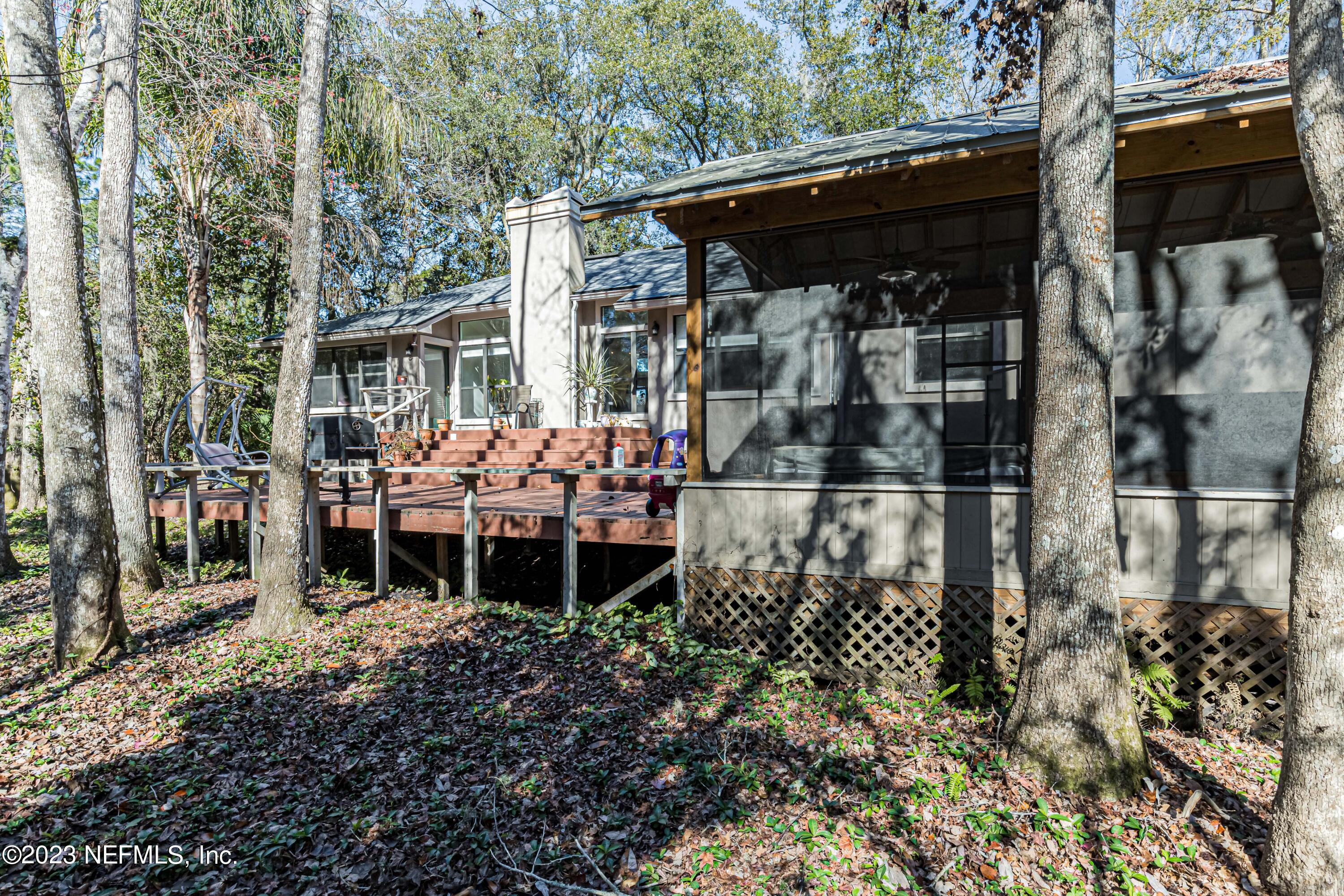 384 N RIDGE Drive