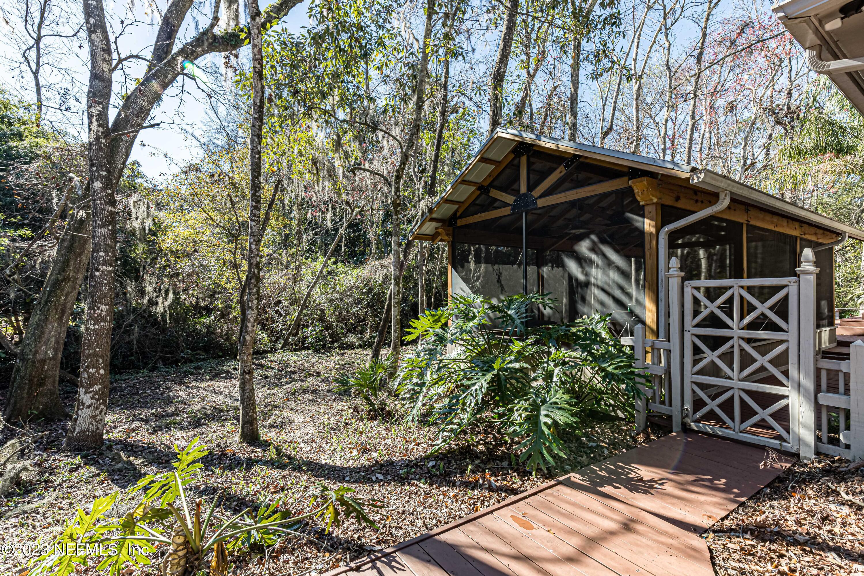 384 N RIDGE Drive