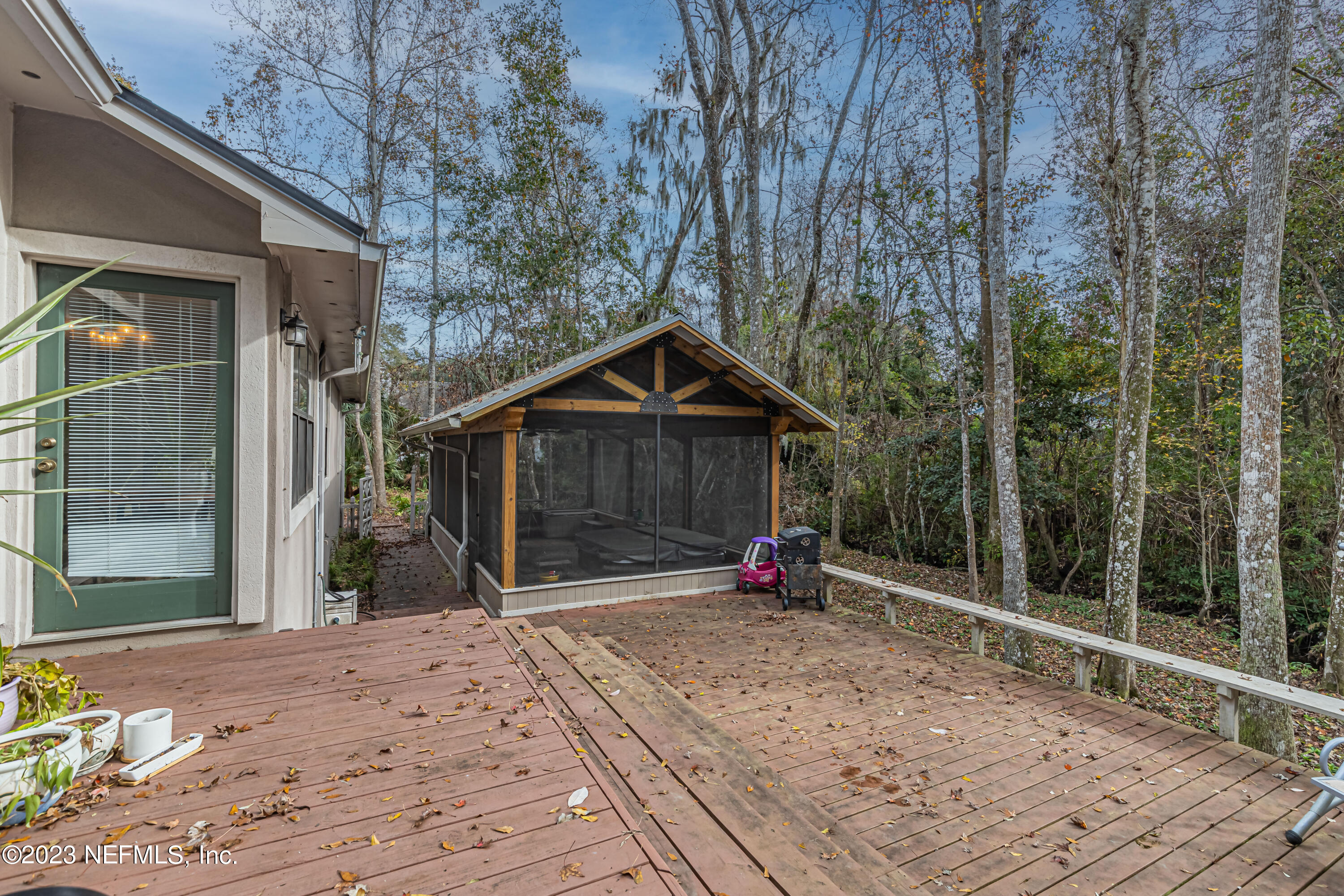 384 N RIDGE Drive