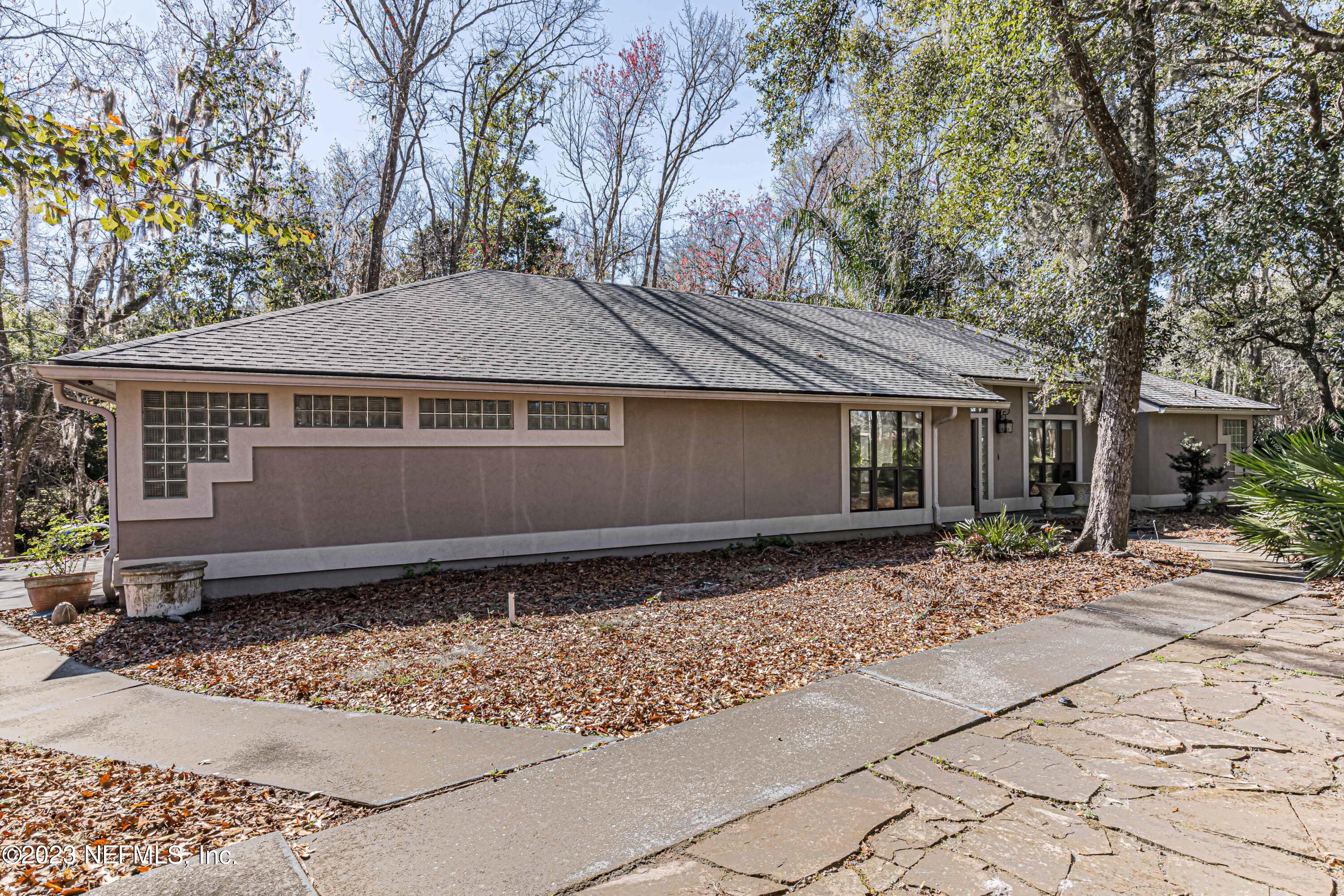 384 N RIDGE Drive