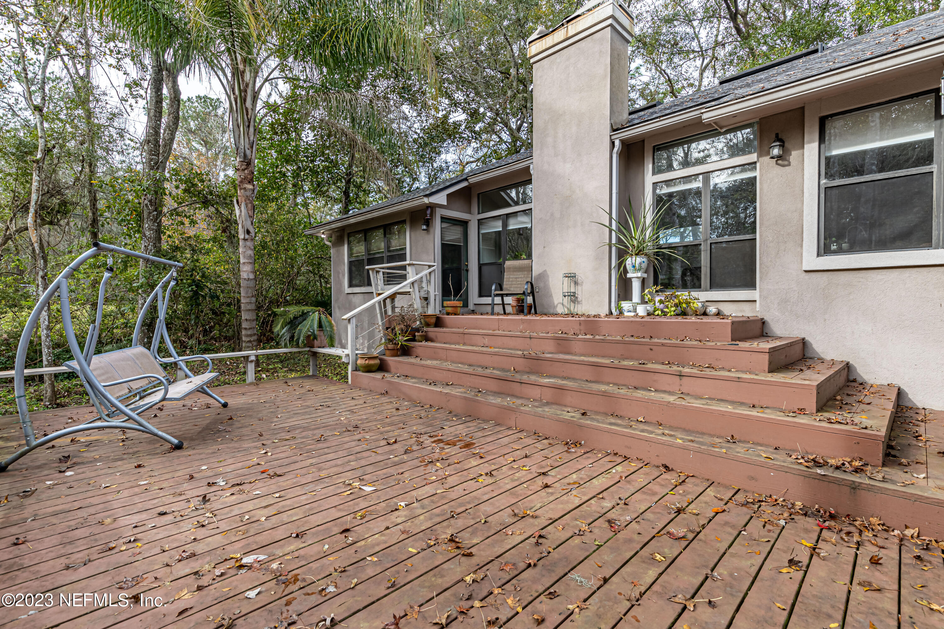 384 N RIDGE Drive