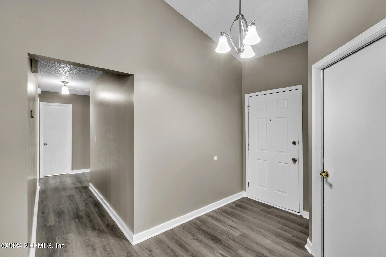 8462 WESSEX Court