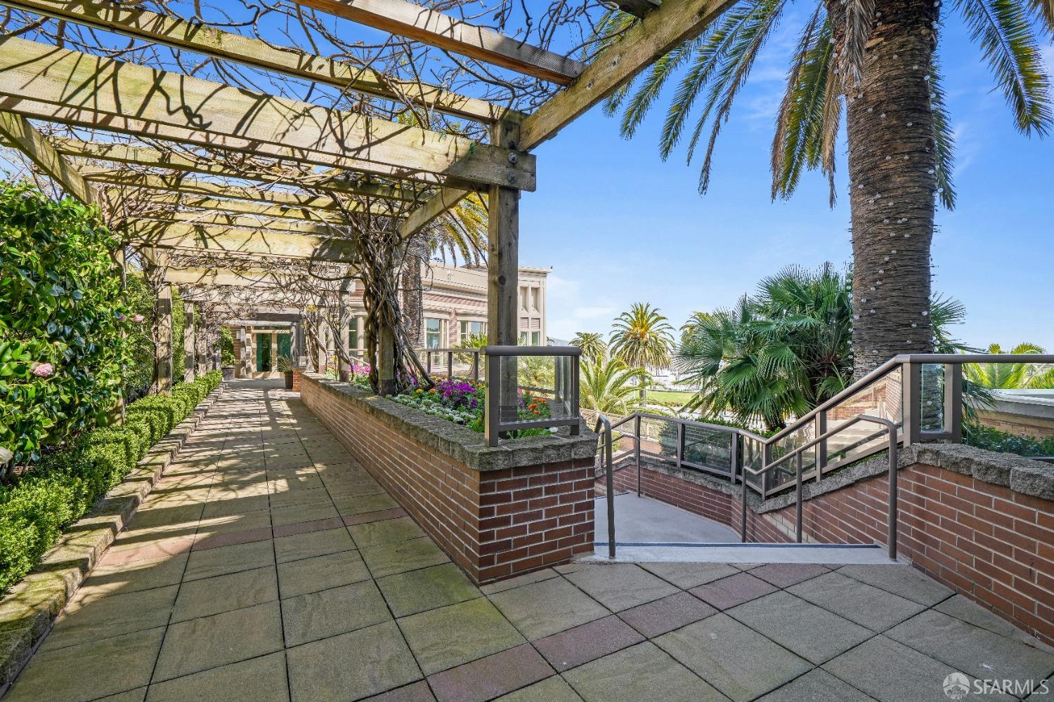 88 King Street # 302