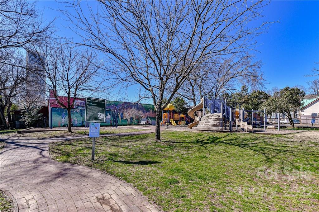 414 W 9th Street Unit: E