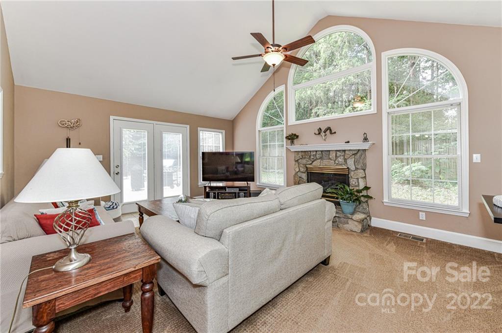 1612 Springwinds Drive