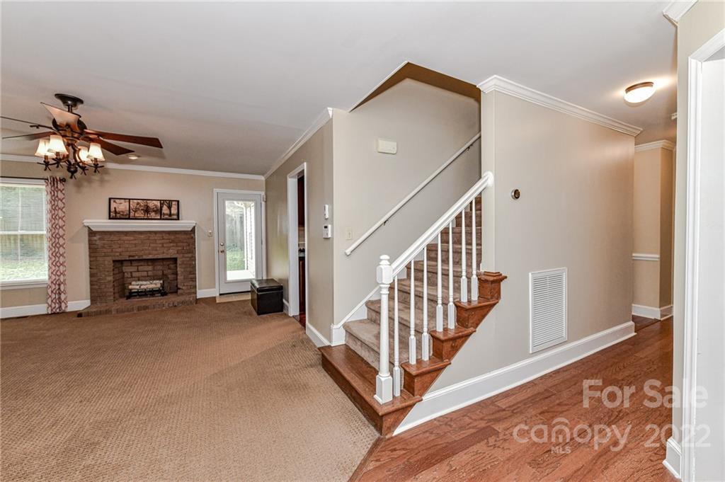 1612 Springwinds Drive