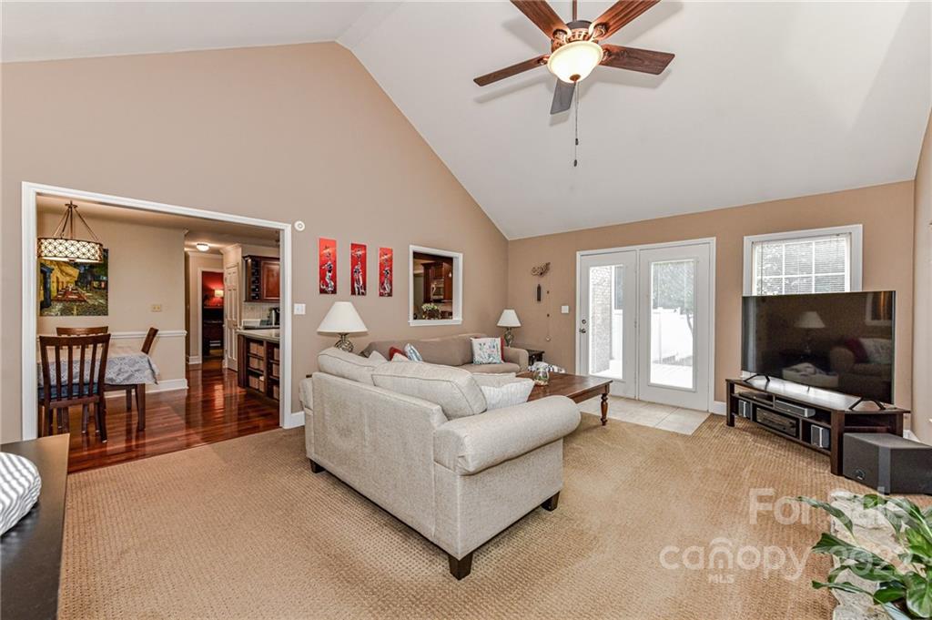 1612 Springwinds Drive