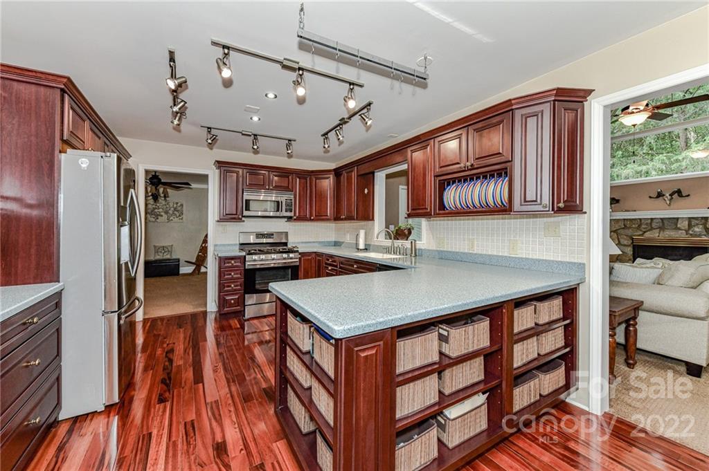 1612 Springwinds Drive