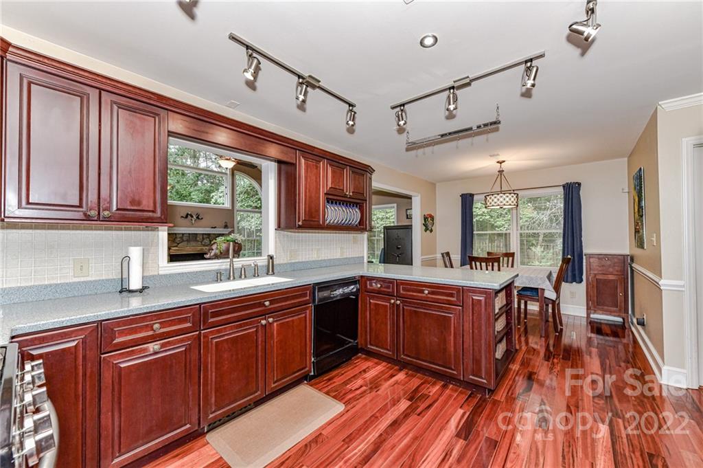 1612 Springwinds Drive