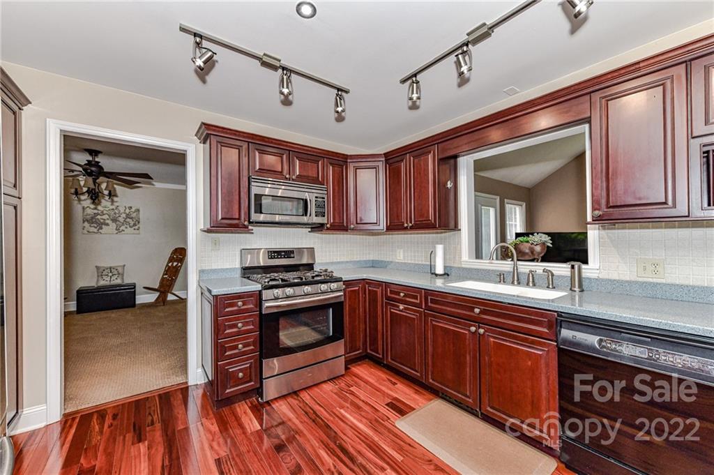 1612 Springwinds Drive
