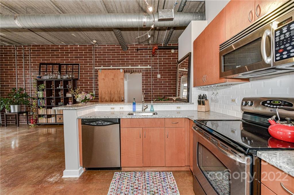 626 N Graham Street Unit: 210